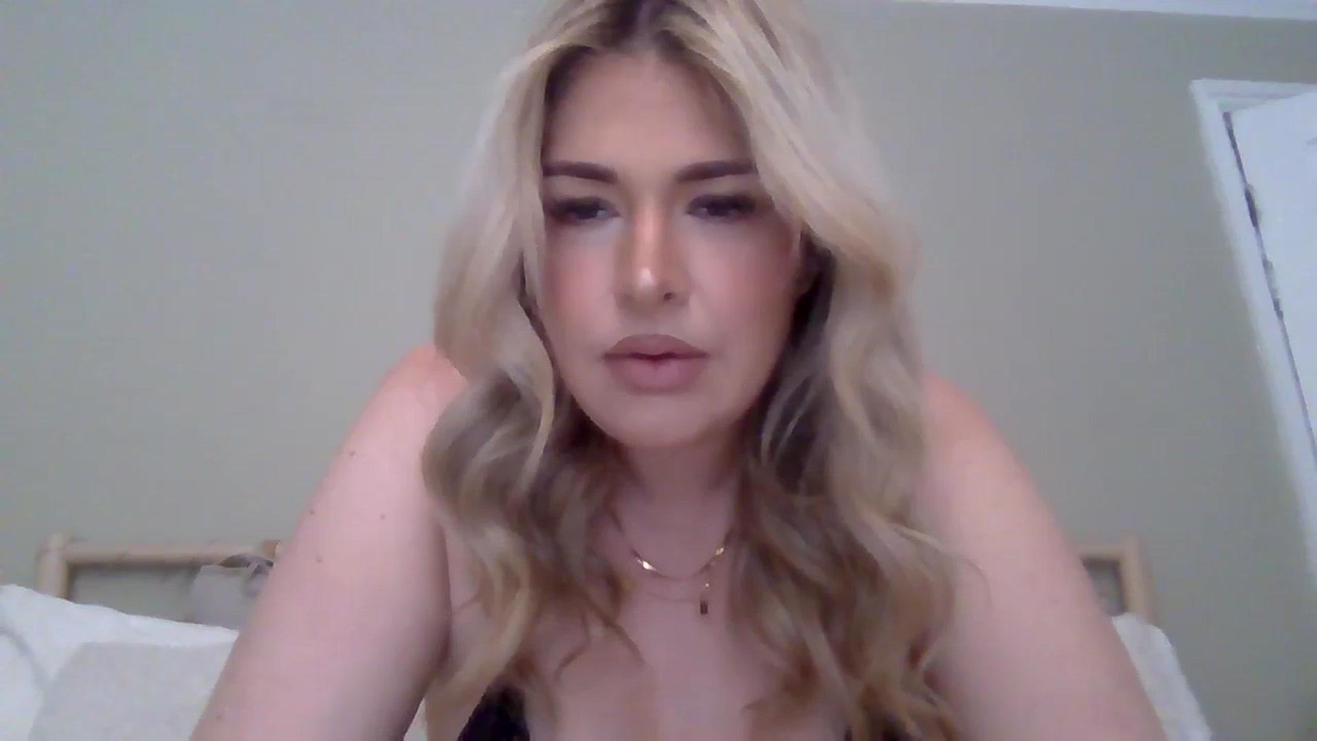 Gallery image thumbnail from Roxy_Reveals's myfreecams stream on, 07/07/2025, 14:58 image 12 of 20