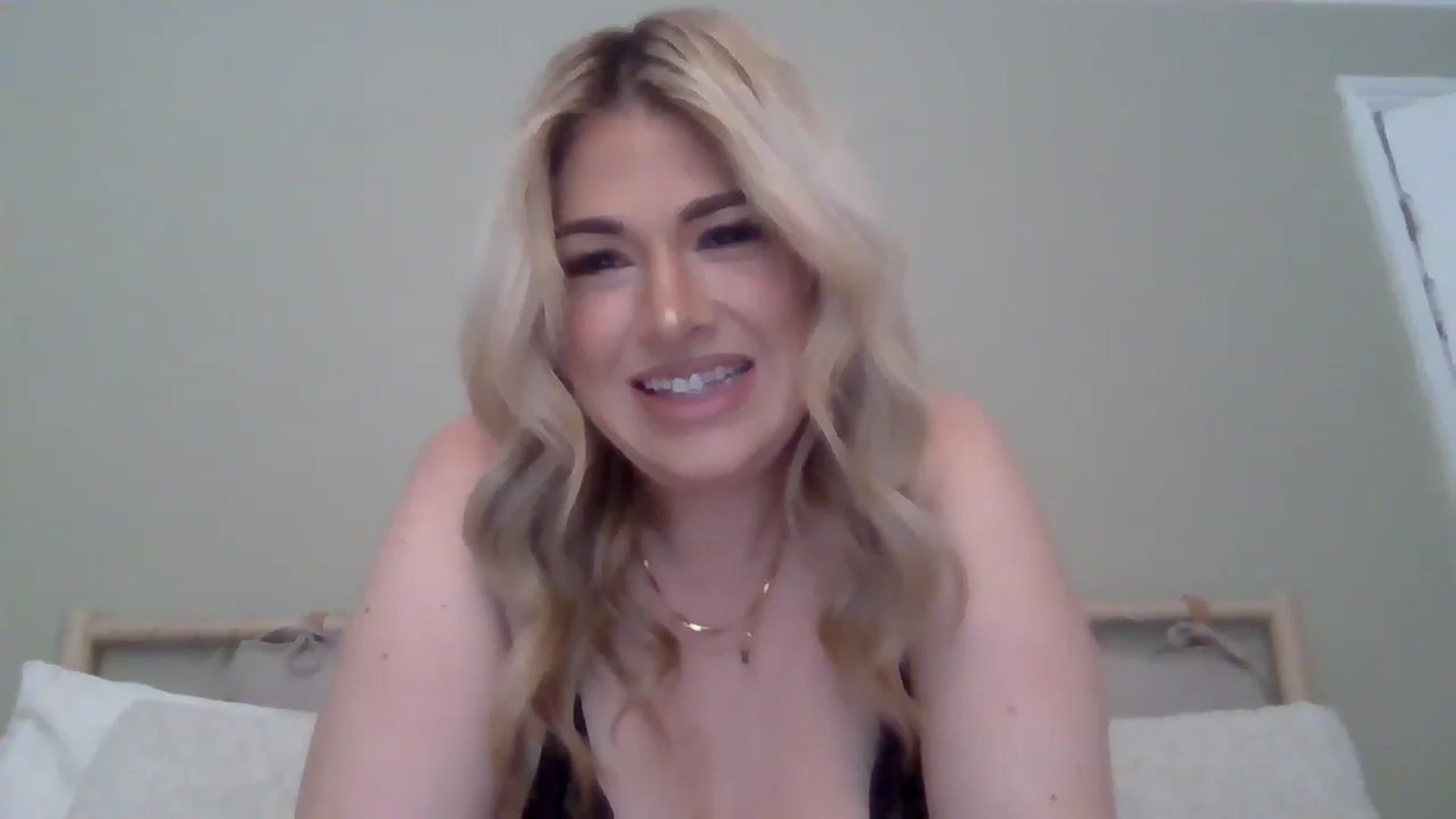 Gallery image thumbnail from Roxy_Reveals's myfreecams stream on, 07/07/2025, 14:58 image 2 of 20