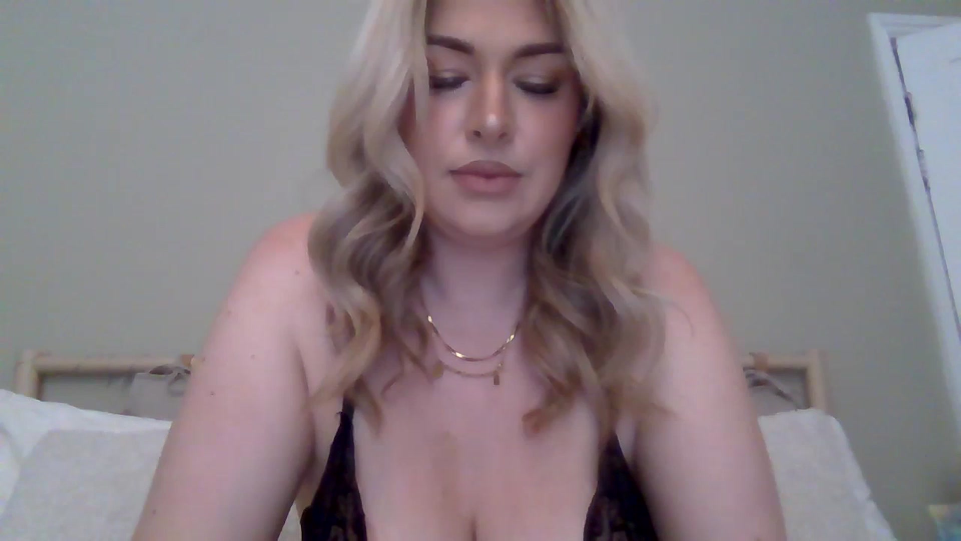Gallery image thumbnail from Roxy_Reveals's myfreecams stream on, 07/07/2025, 14:58 image 14 of 20
