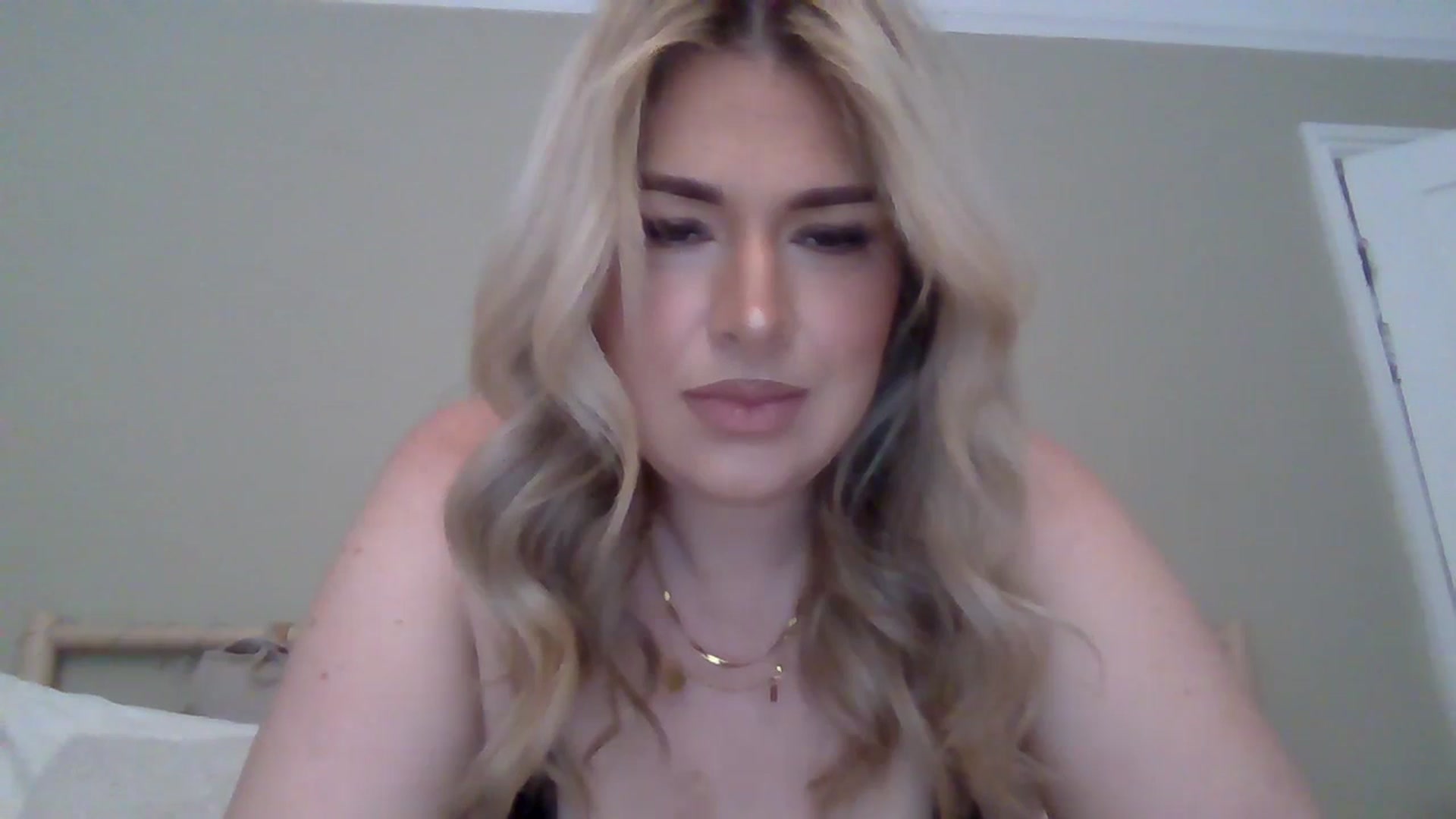 Gallery image thumbnail from Roxy_Reveals's myfreecams stream on, 07/07/2025, 14:58 image 15 of 20