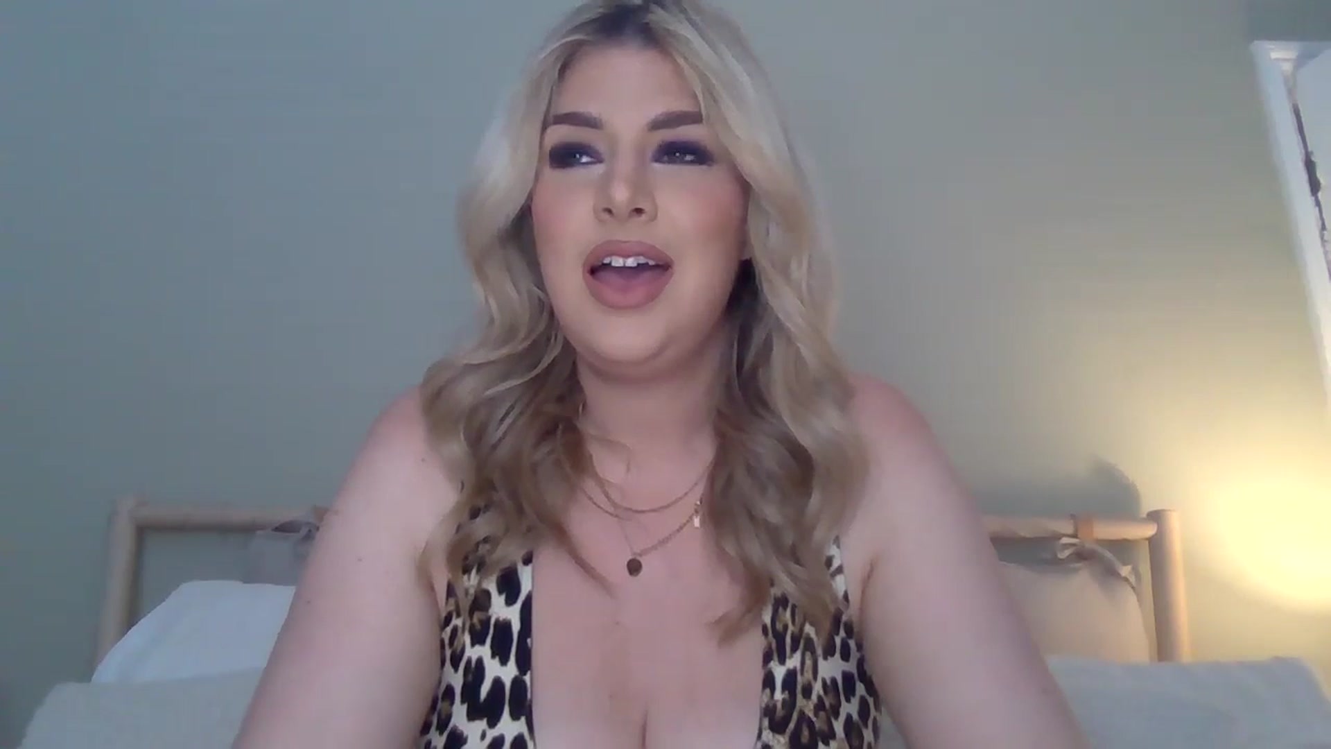 Gallery image thumbnail from Roxy_Reveals's myfreecams stream on, 07/08/2025, 14:58 image 13 of 20