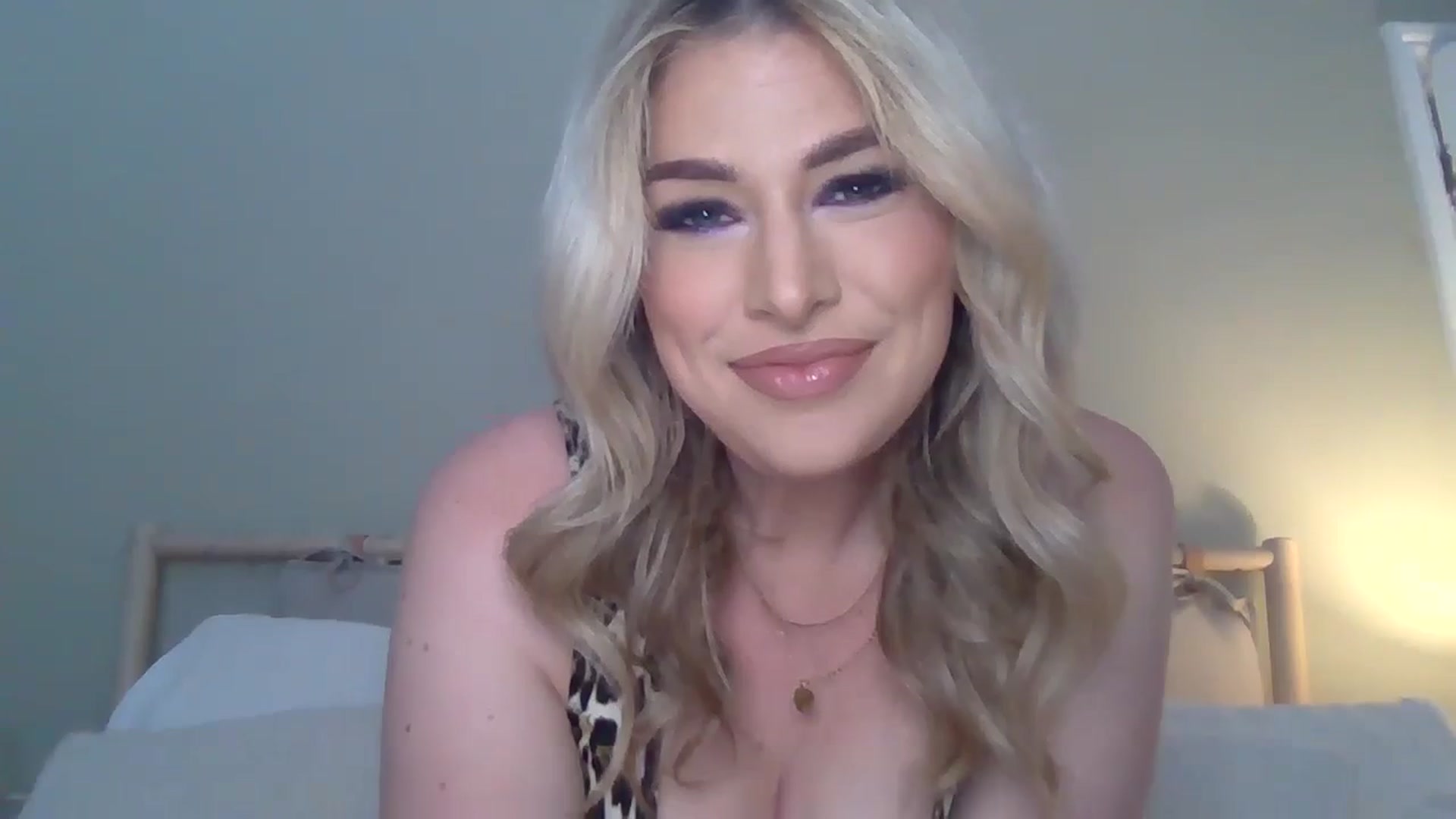 Gallery image thumbnail from Roxy_Reveals's myfreecams stream on, 07/08/2025, 14:58 image 14 of 20