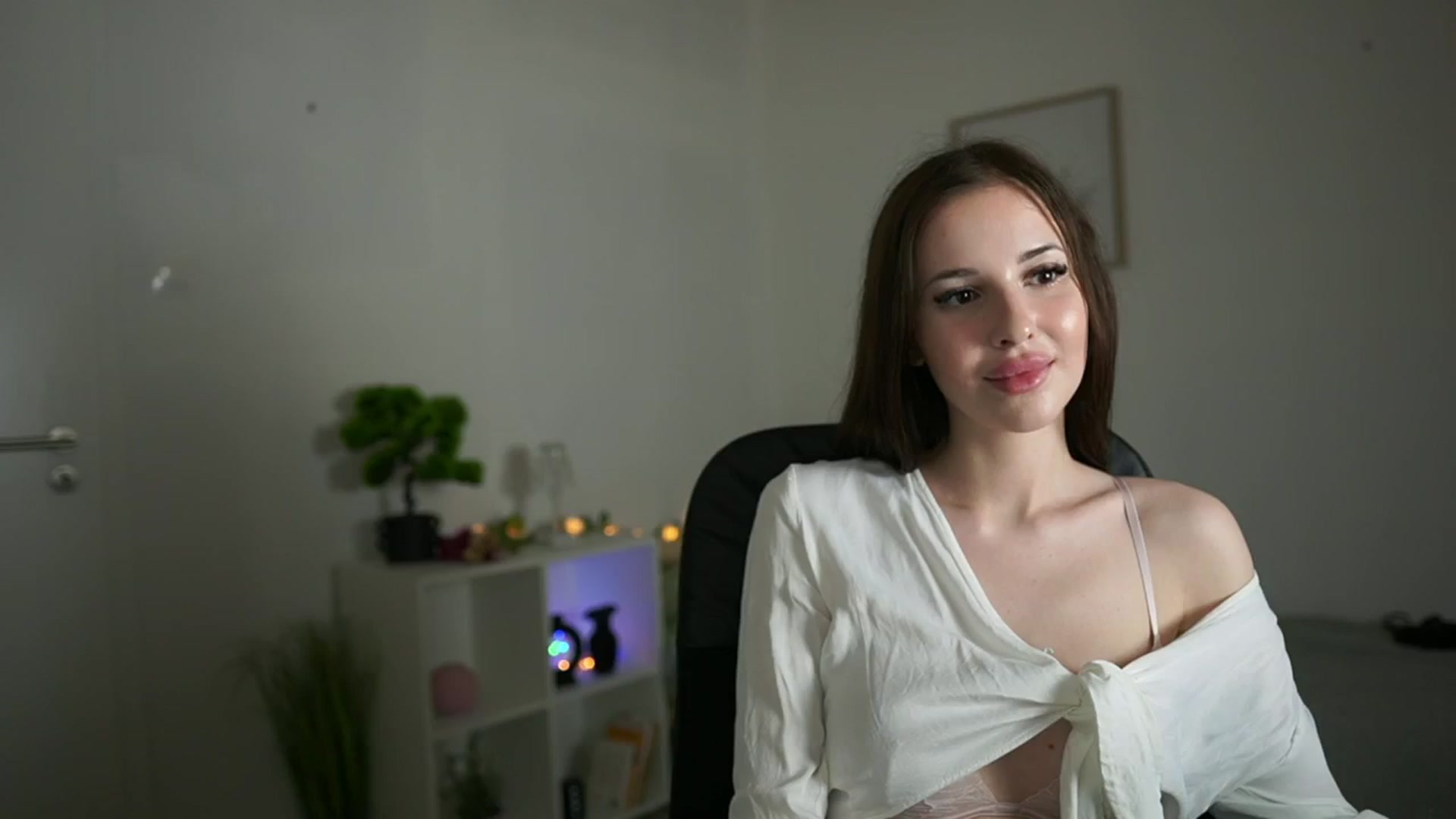 Gallery image thumbnail from Roxy_Russh_'s myfreecams stream on, 05/24/2024, 17:35 image 16 of 20
