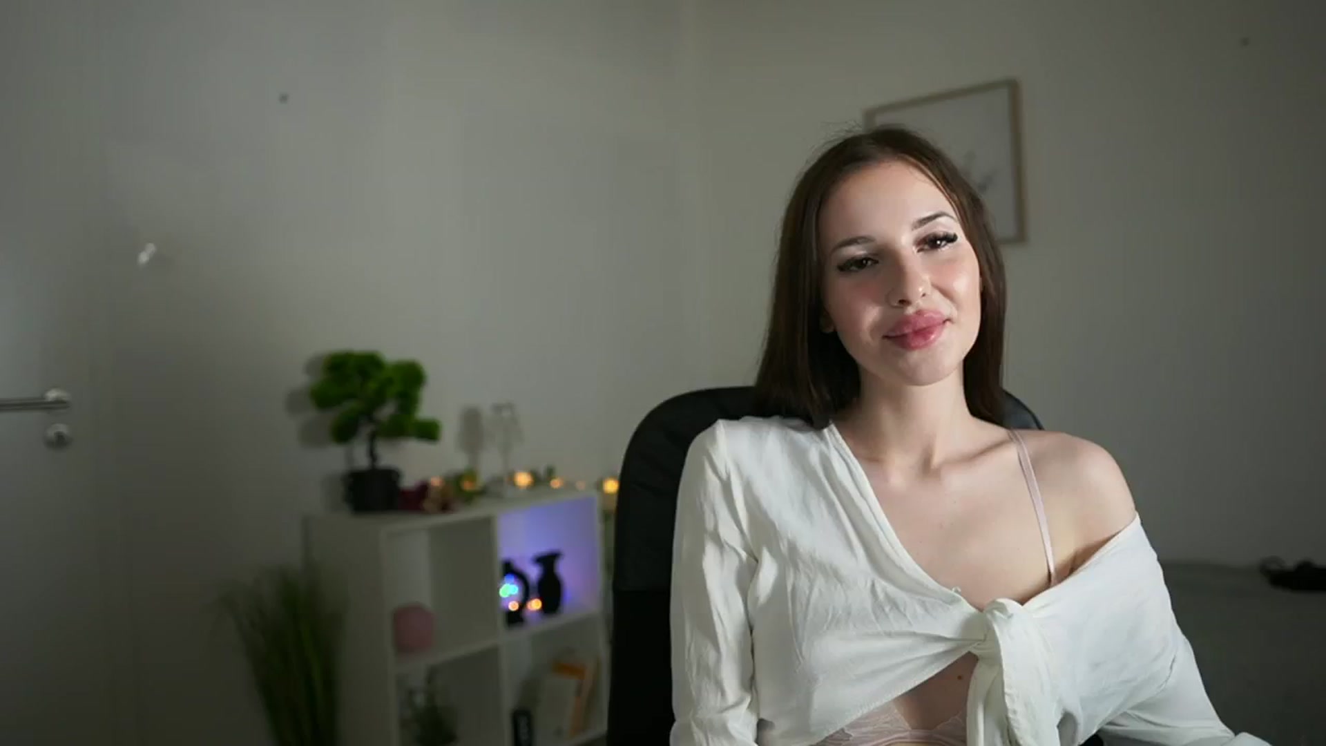 Gallery image thumbnail from Roxy_Russh_'s myfreecams stream on, 05/24/2024, 17:35 image 15 of 20