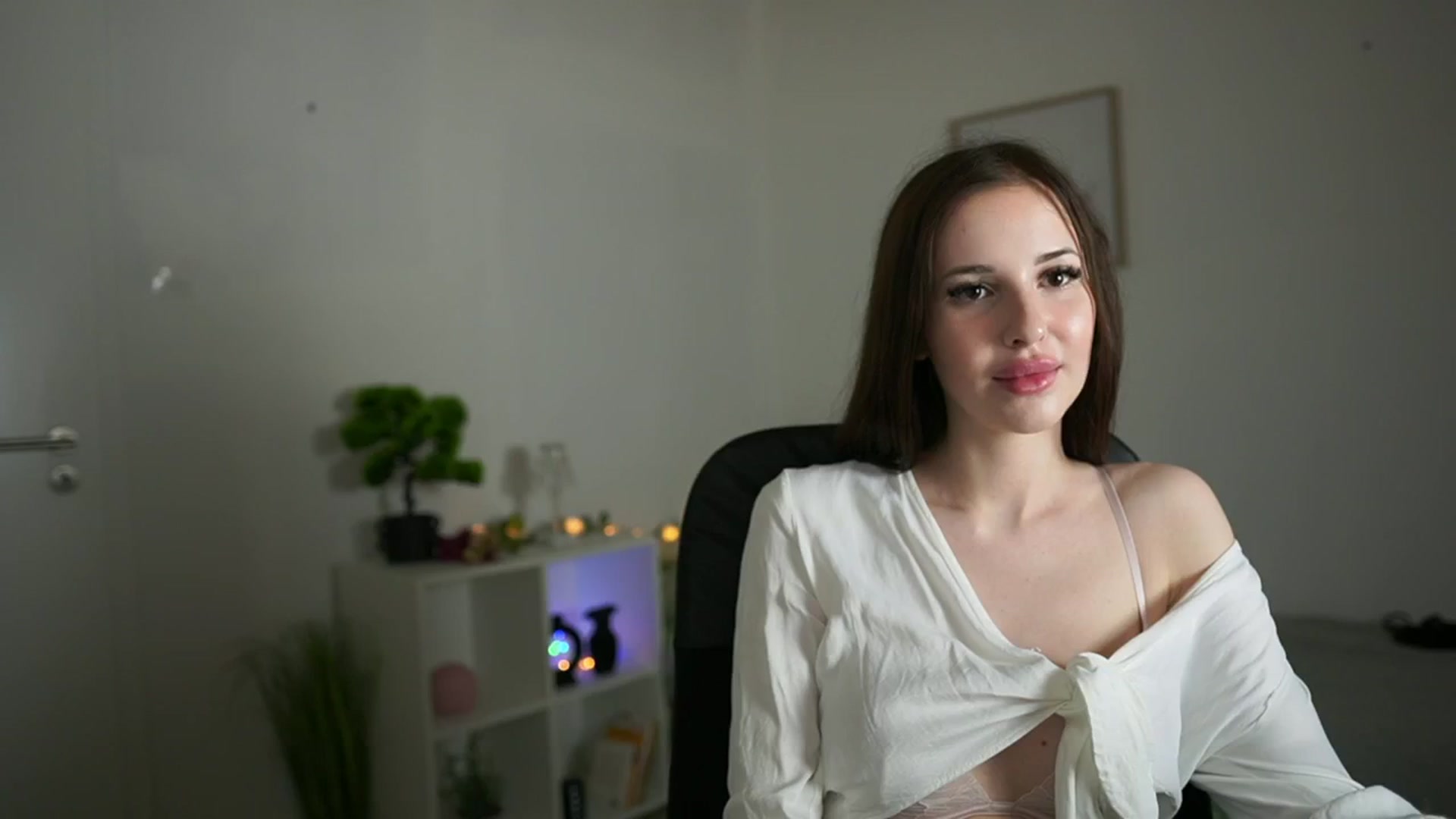 Gallery image thumbnail from Roxy_Russh_'s myfreecams stream on, 05/24/2024, 17:35 image 17 of 20