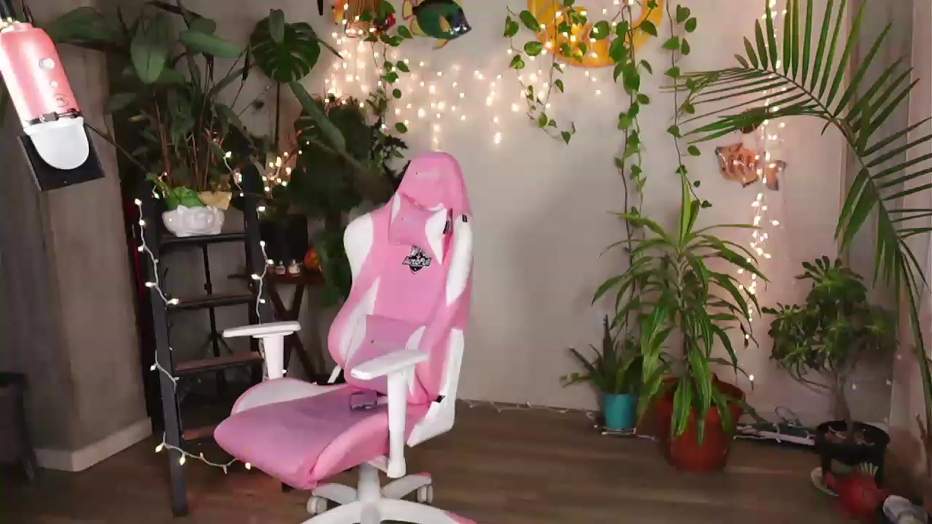 Gallery image thumbnail from RoyalBunny's myfreecams stream on, 01/10/2023, 06:07 image 4 of 20