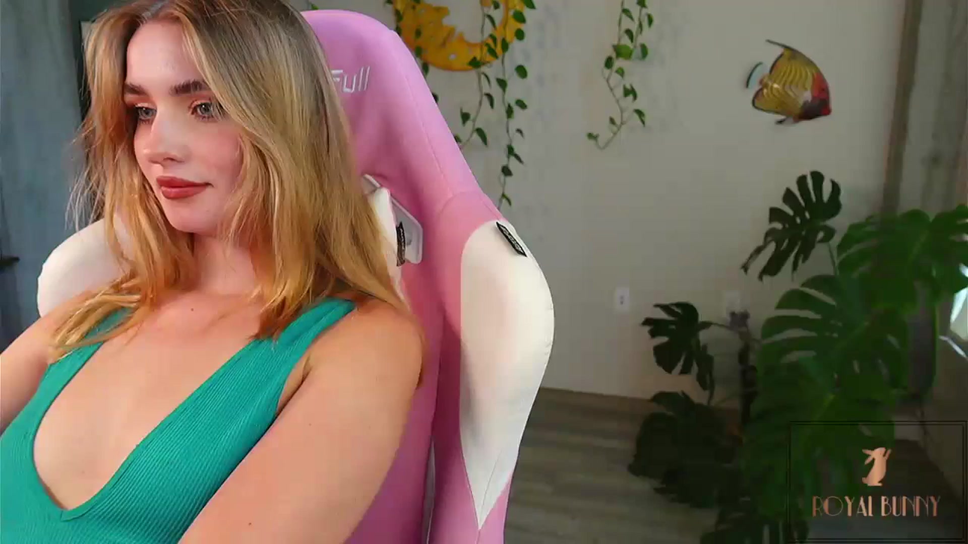 Gallery image thumbnail from RoyalBunny's myfreecams stream on, 06/16/2023, 23:19 image 1 of 20