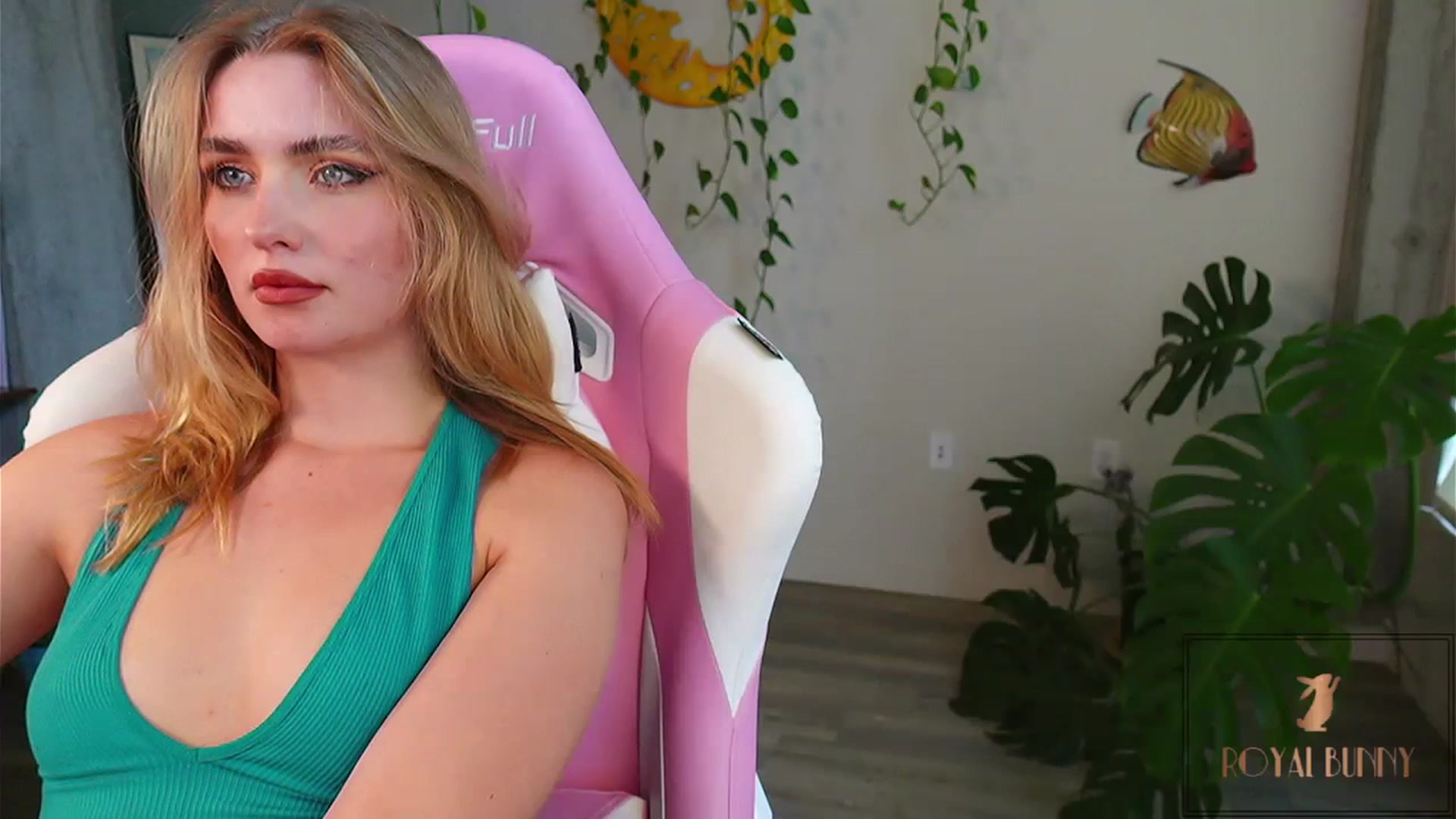 Gallery image thumbnail from RoyalBunny's myfreecams stream on, 06/16/2023, 23:19 image 10 of 20