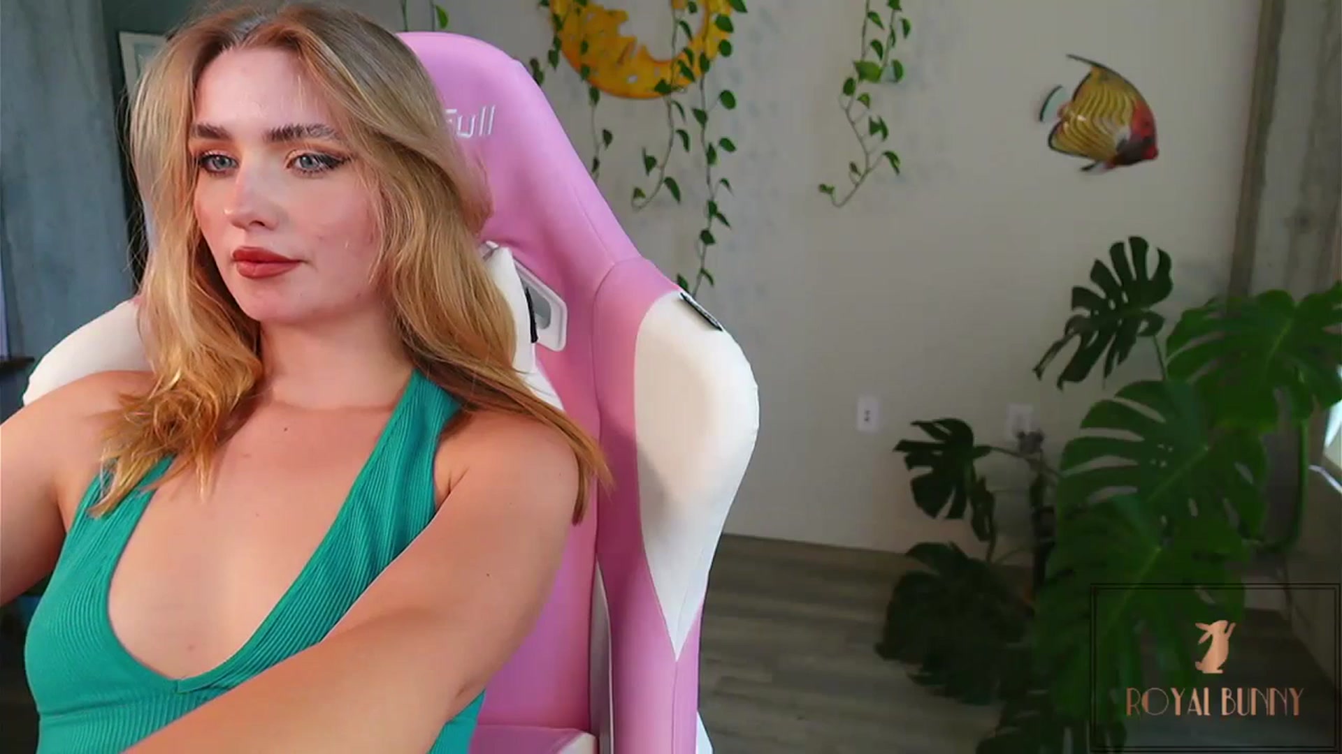 Gallery image thumbnail from RoyalBunny's myfreecams stream on, 06/16/2023, 23:19 image 9 of 20