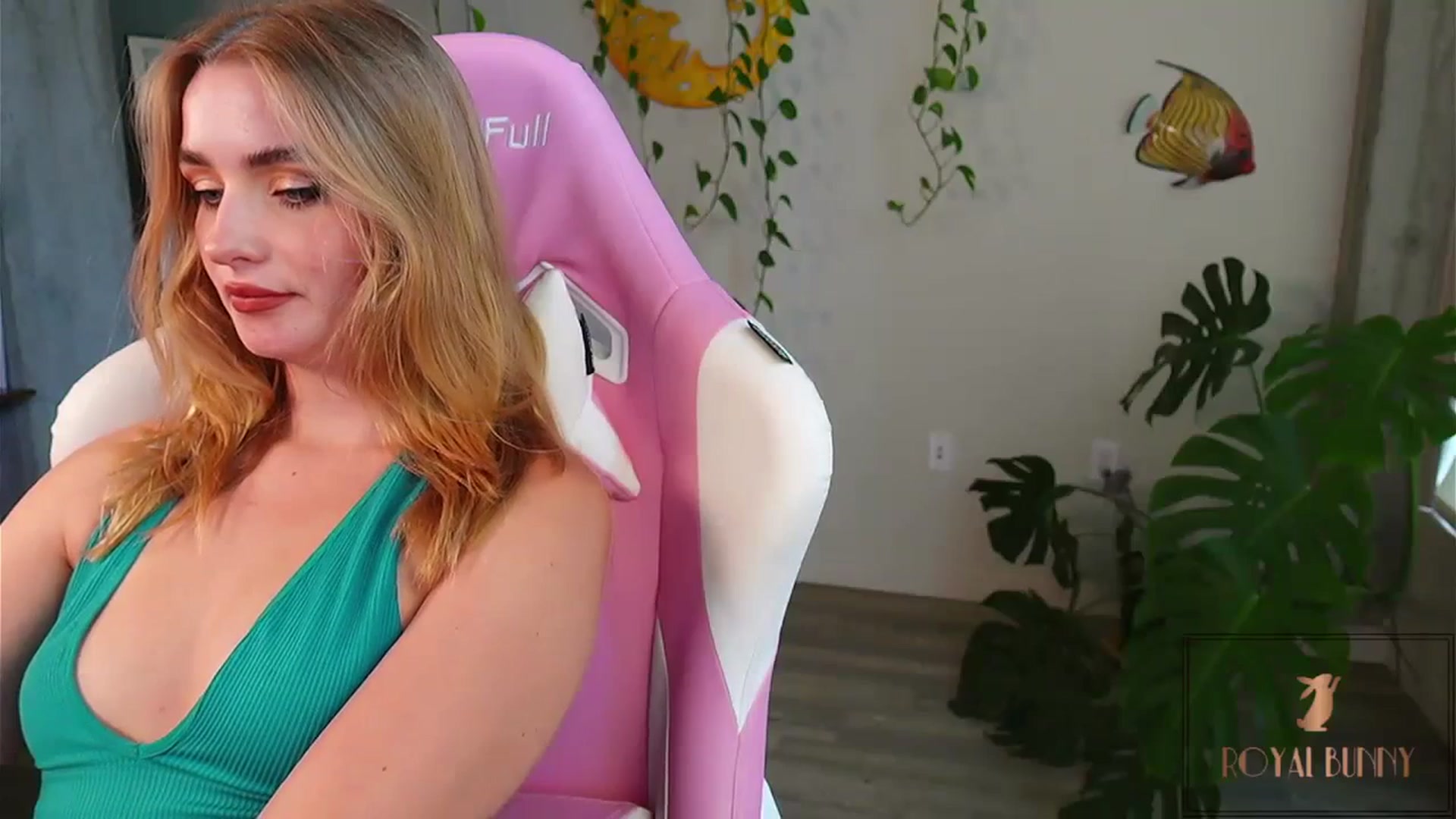 Gallery image thumbnail from RoyalBunny's myfreecams stream on, 06/16/2023, 23:19 image 7 of 20