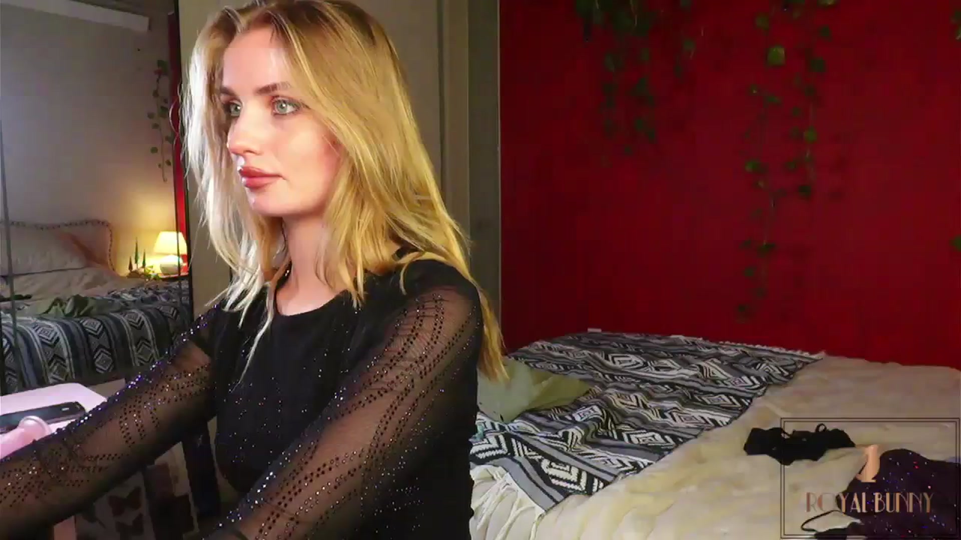 Gallery image thumbnail from RoyalBunny's myfreecams stream on, 08/20/2023, 06:41 image 6 of 20