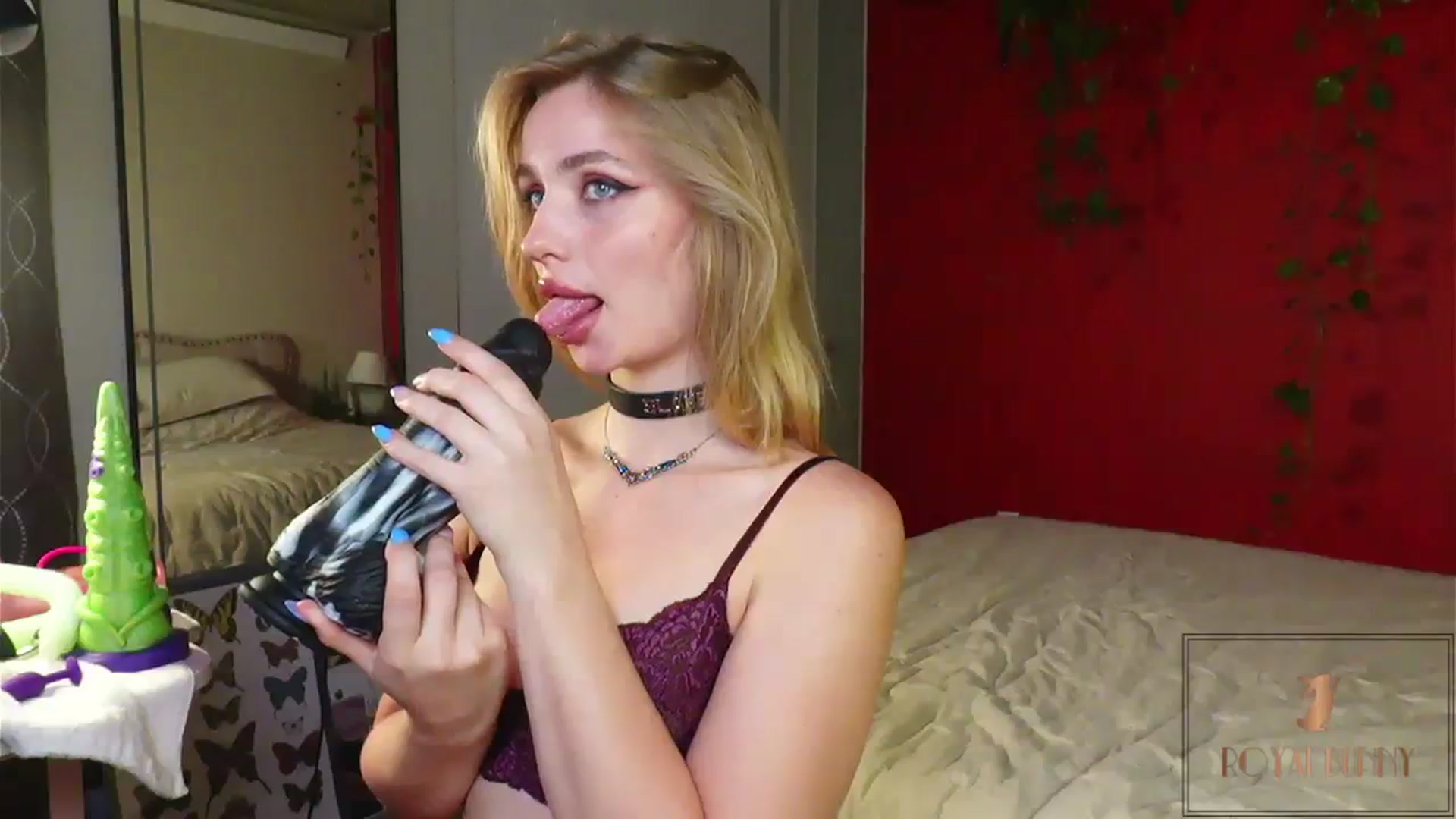 Gallery image thumbnail from RoyalBunny's myfreecams stream on, 08/26/2023, 07:46 image 3 of 20