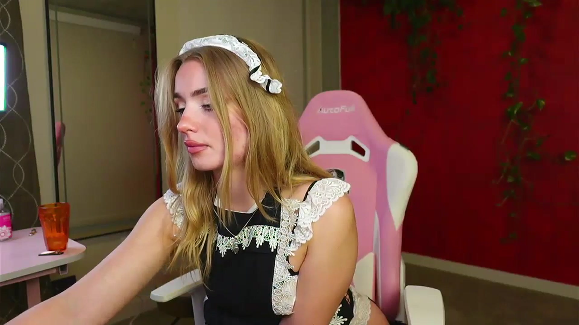 Gallery image thumbnail from RoyalBunny's myfreecams stream on, 10/11/2023, 09:12 image 20 of 20
