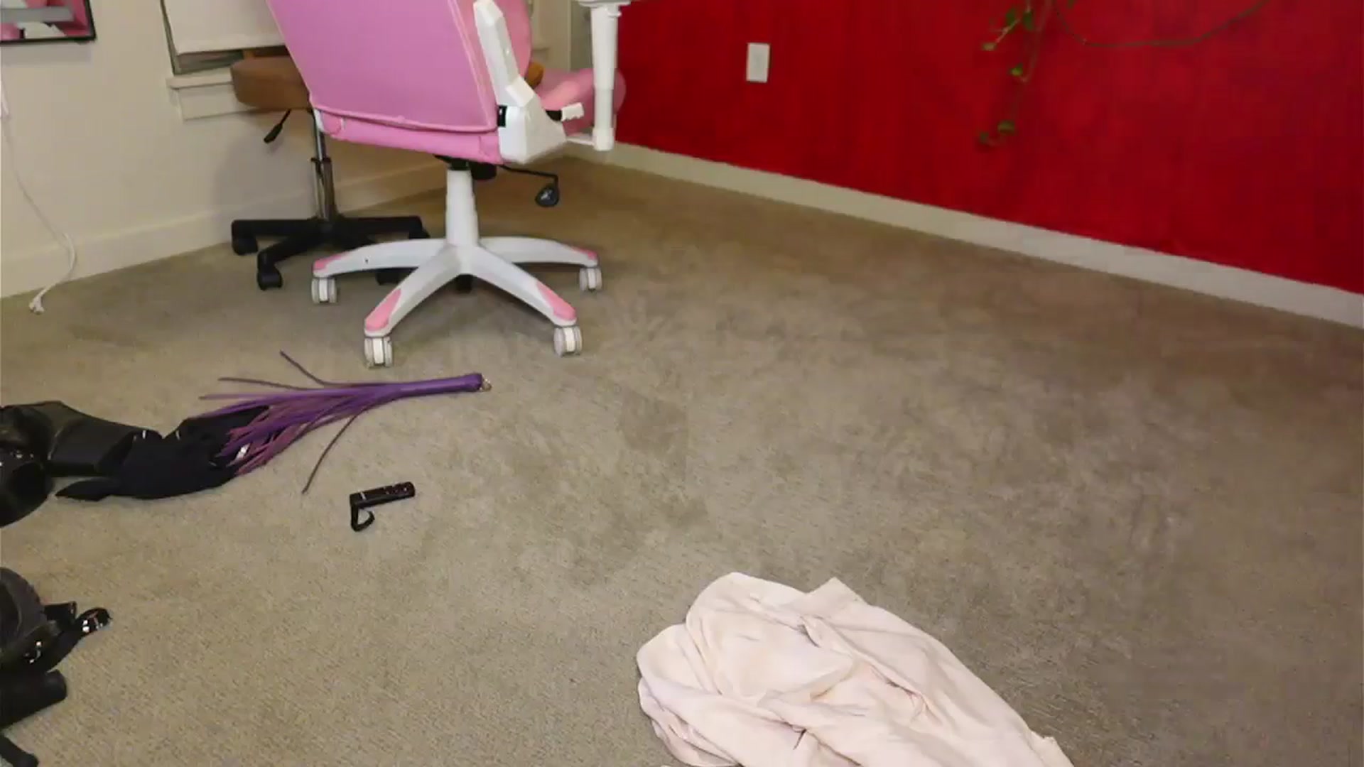 Gallery image thumbnail from RoyalBunny's myfreecams stream on, 10/11/2023, 12:46 image 2 of 20