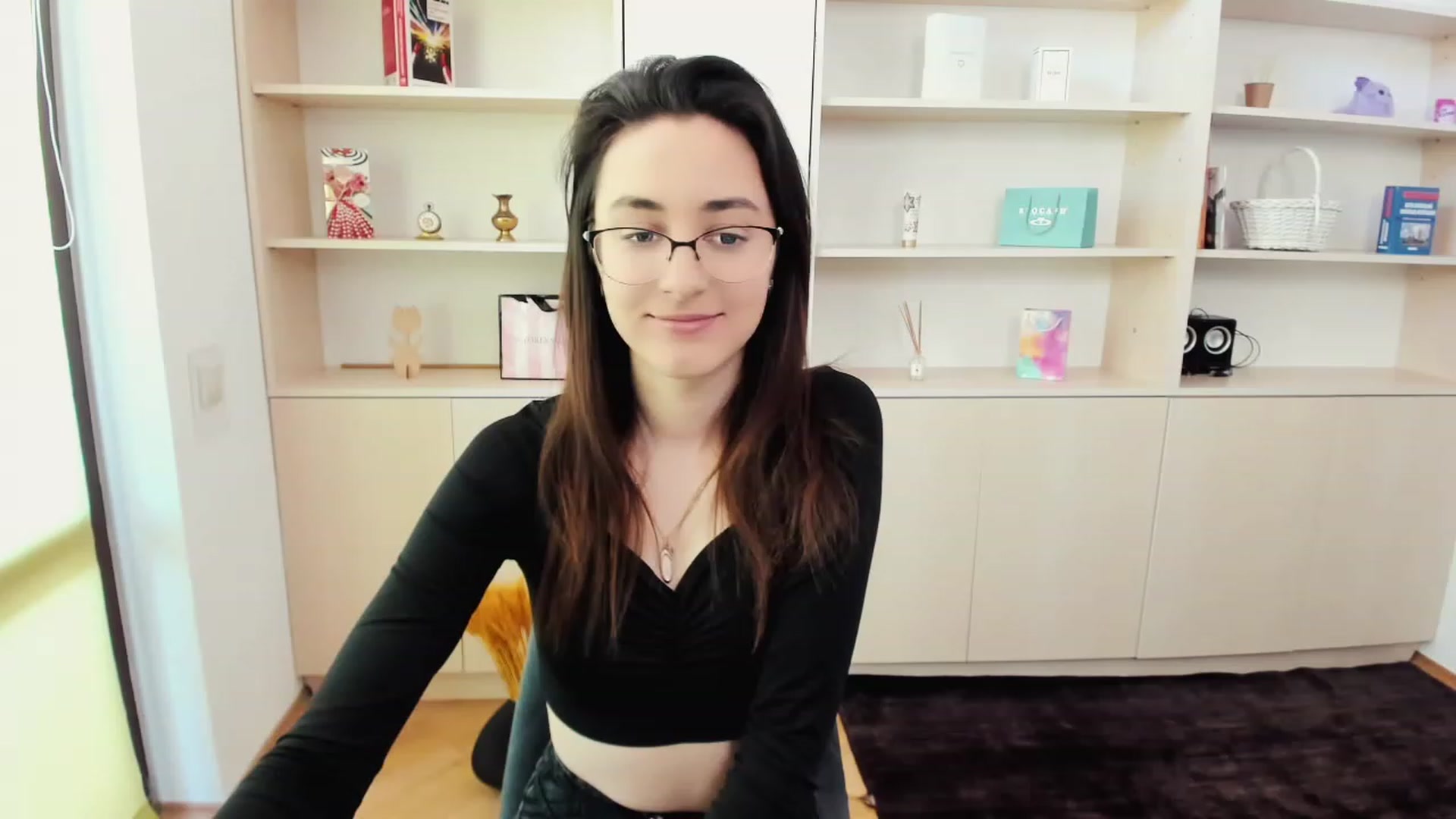 Gallery image thumbnail from RoyalKitten's myfreecams stream on, 05/01/2023, 10:03 image 6 of 20