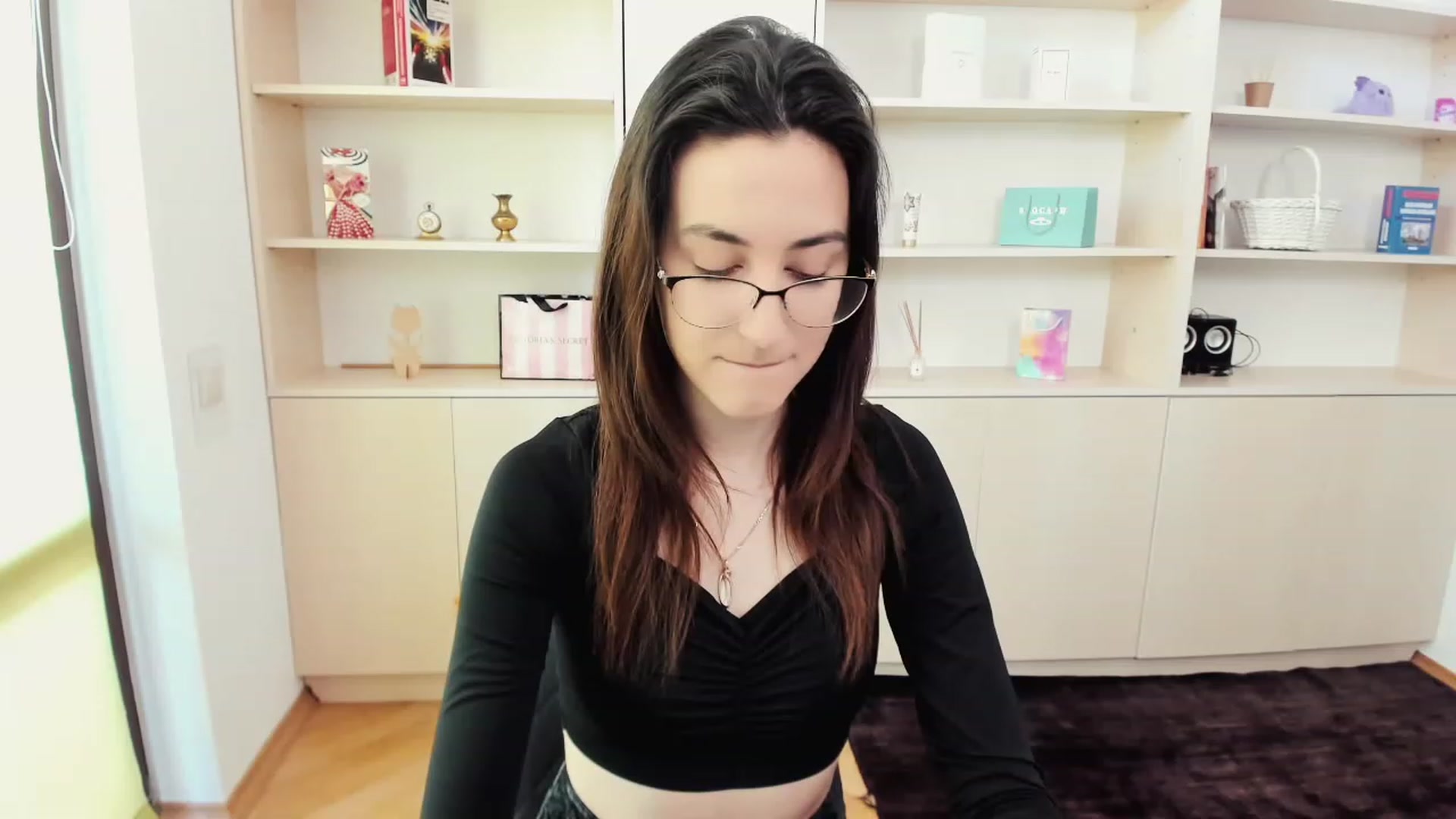 Gallery image thumbnail from RoyalKitten's myfreecams stream on, 05/01/2023, 10:03 image 16 of 20