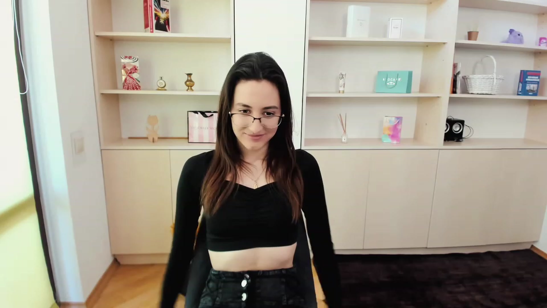 Gallery image thumbnail from RoyalKitten's myfreecams stream on, 05/01/2023, 10:03 image 17 of 20