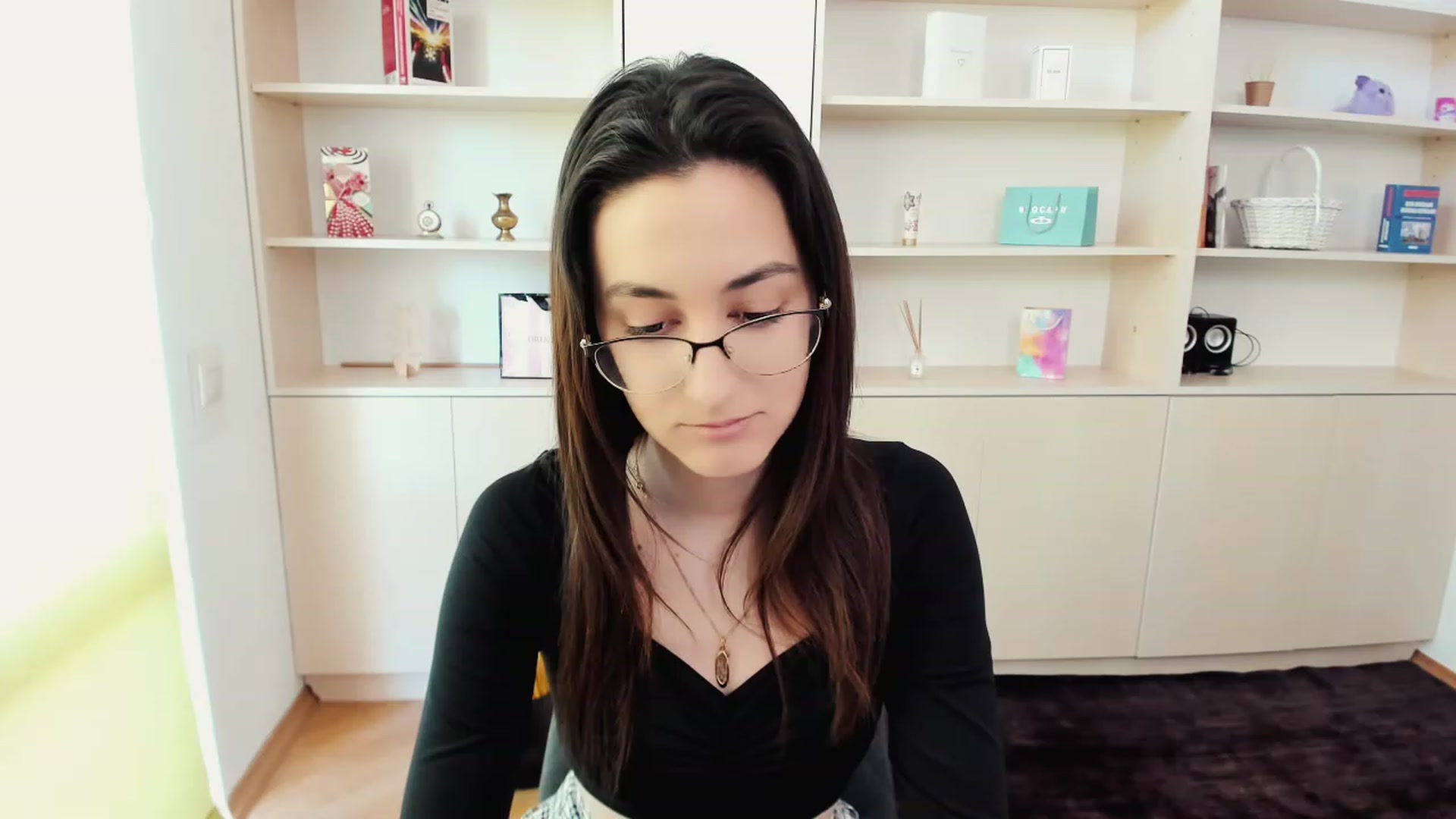 Gallery image thumbnail from RoyalKitten's myfreecams stream on, 05/01/2023, 12:01 image 11 of 20