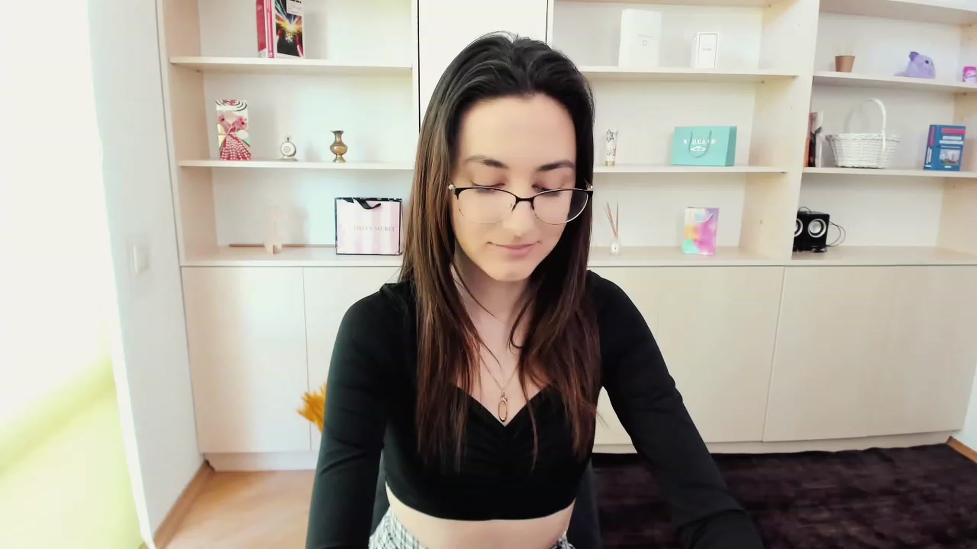 Gallery image thumbnail from RoyalKitten's myfreecams stream on, 05/01/2023, 12:01 image 8 of 20