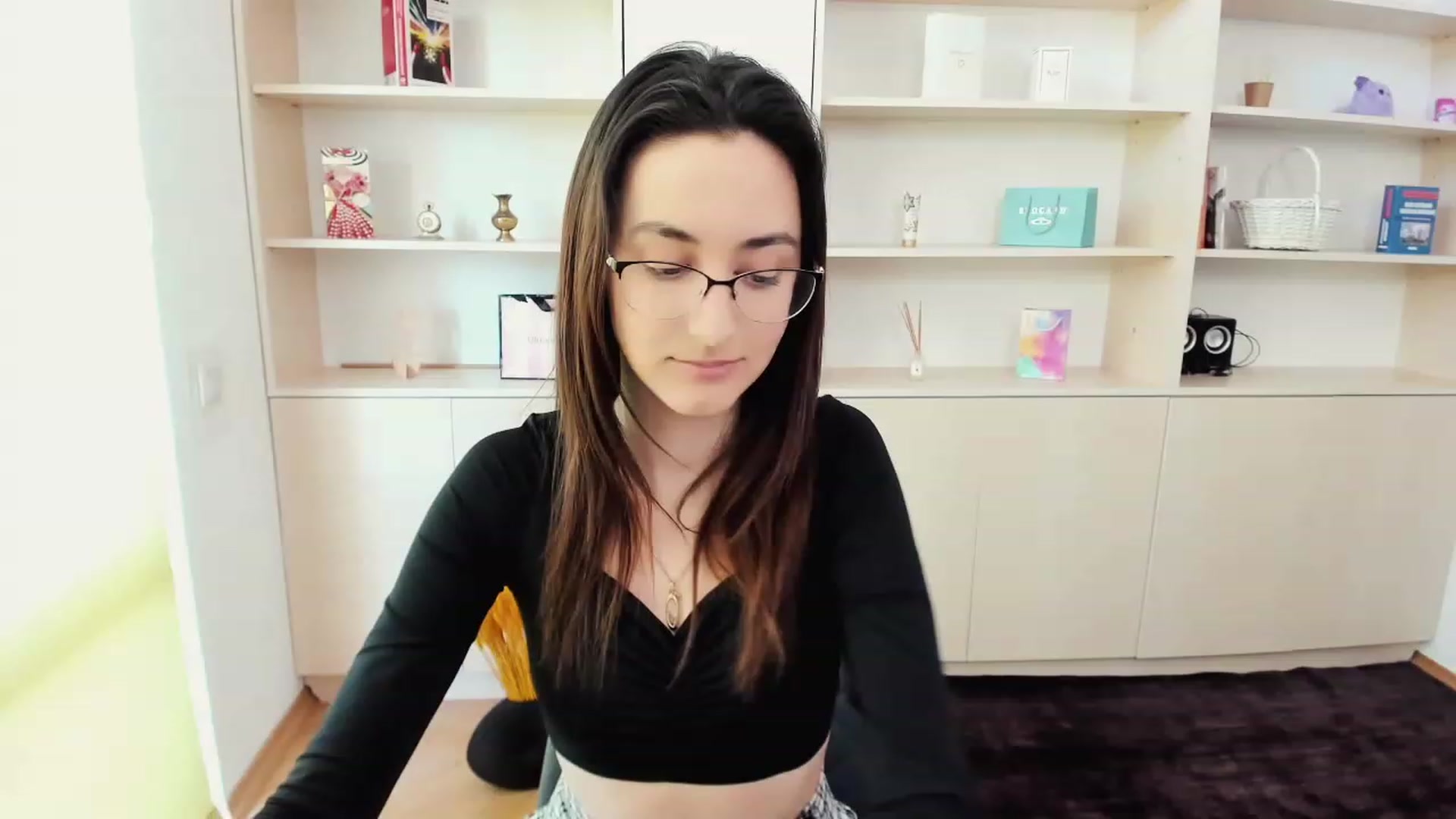 Gallery image thumbnail from RoyalKitten's myfreecams stream on, 05/01/2023, 12:01 image 9 of 20