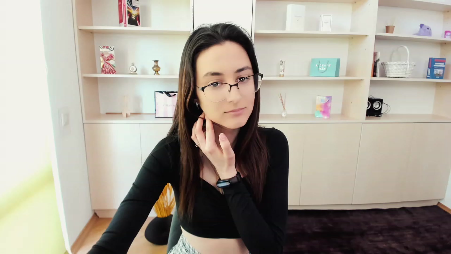 Gallery image thumbnail from RoyalKitten's myfreecams stream on, 05/01/2023, 12:01 image 17 of 20
