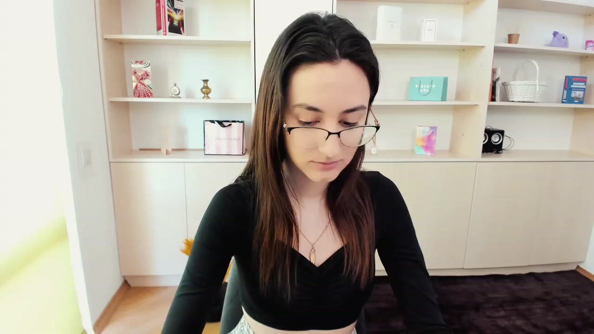 Gallery image thumbnail from RoyalKitten's myfreecams stream on, 05/01/2023, 12:01 image 20 of 20