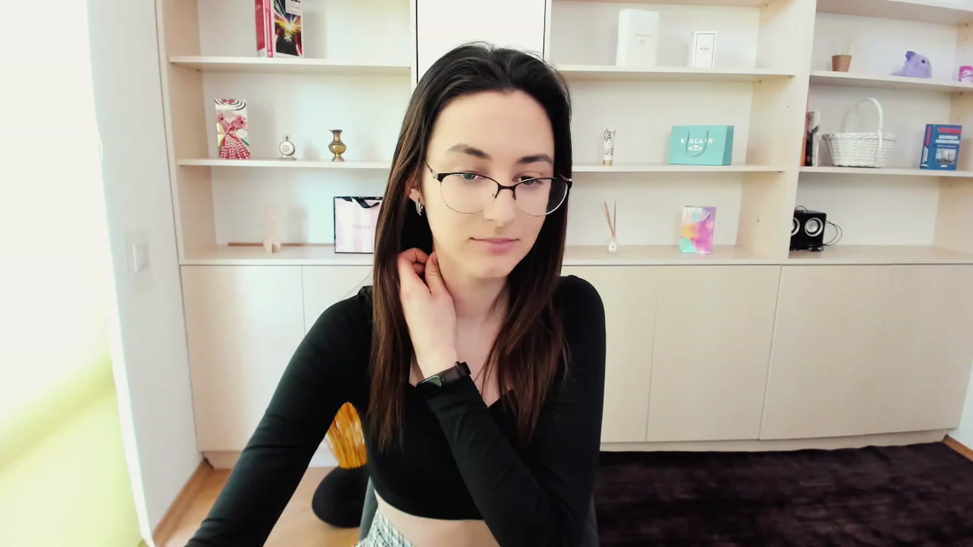Gallery image thumbnail from RoyalKitten's myfreecams stream on, 05/01/2023, 12:01 image 13 of 20