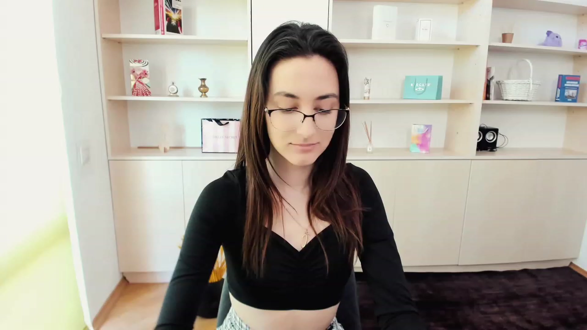 Gallery image thumbnail from RoyalKitten's myfreecams stream on, 05/01/2023, 12:01 image 3 of 20