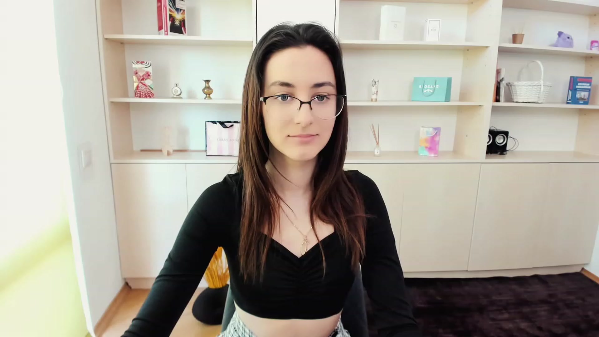 Gallery image thumbnail from RoyalKitten's myfreecams stream on, 05/01/2023, 12:01 image 4 of 20