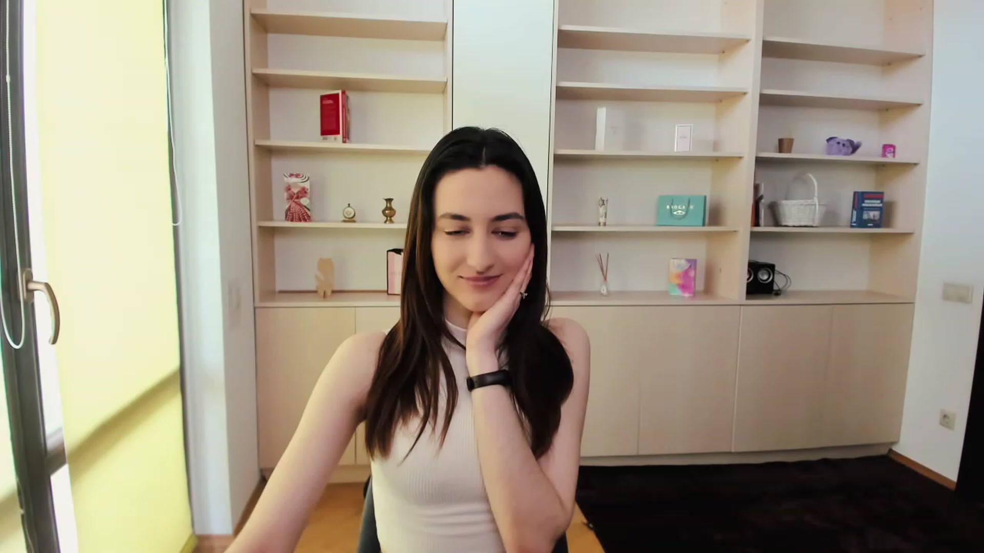 Gallery image thumbnail from RoyalKitten's myfreecams stream on, 05/02/2023, 07:53 image 14 of 20