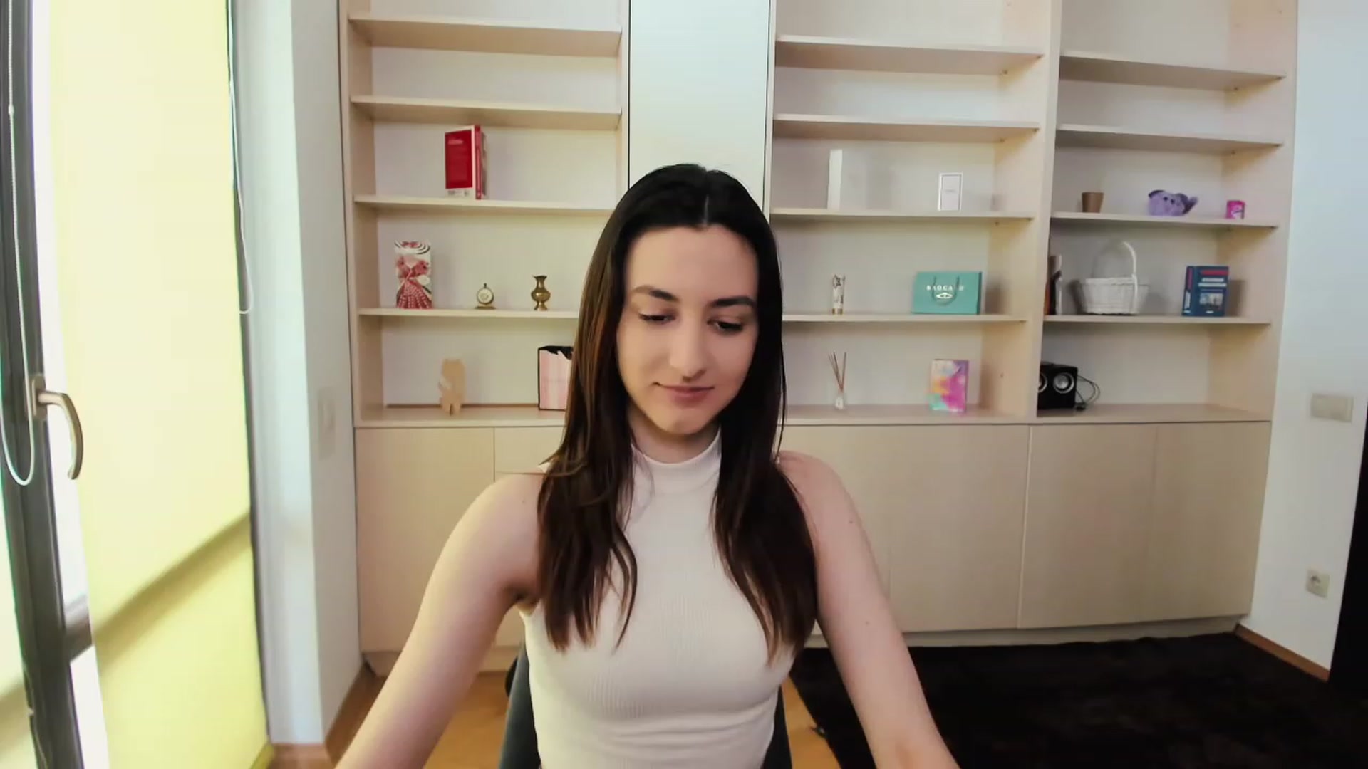 Gallery image thumbnail from RoyalKitten's myfreecams stream on, 05/02/2023, 07:53 image 16 of 20