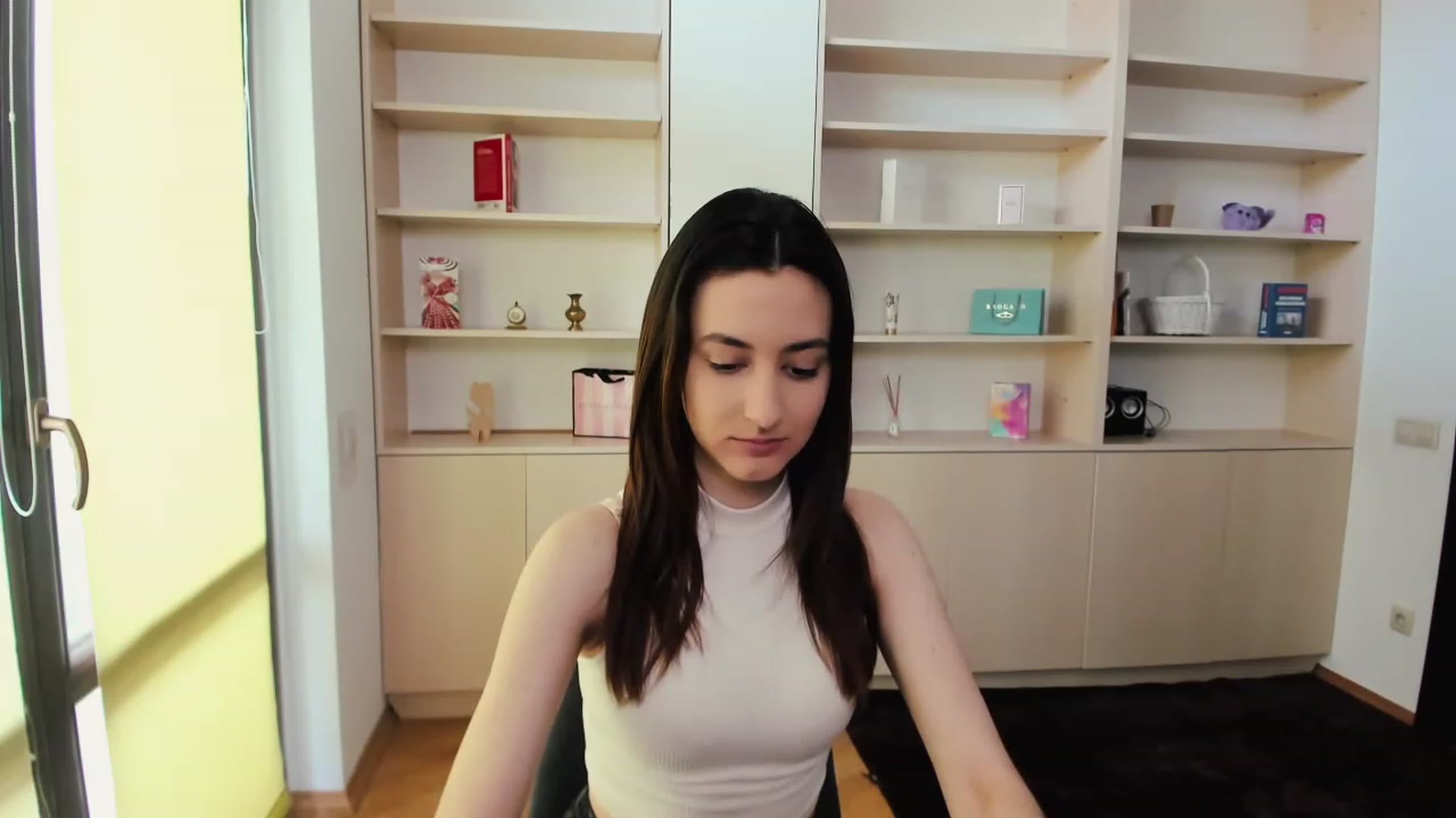 Gallery image thumbnail from RoyalKitten's myfreecams stream on, 05/02/2023, 07:53 image 12 of 20