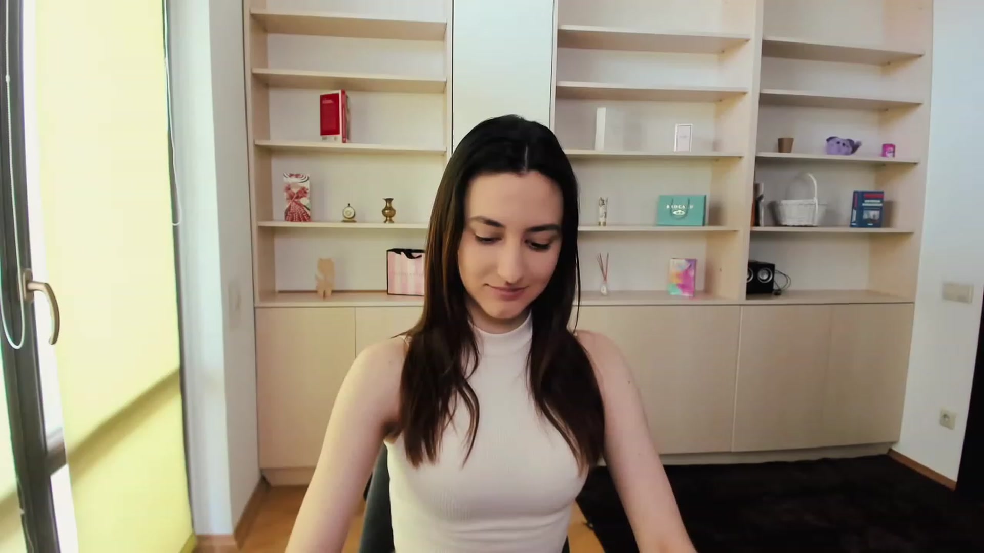 Gallery image thumbnail from RoyalKitten's myfreecams stream on, 05/02/2023, 07:53 image 17 of 20
