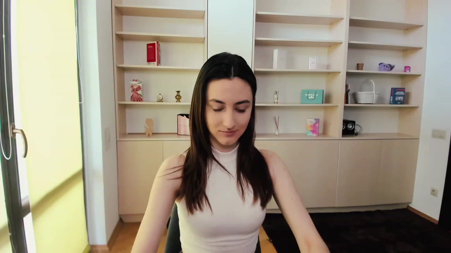 Gallery image thumbnail from RoyalKitten's myfreecams stream on, 05/02/2023, 07:53 image 19 of 20