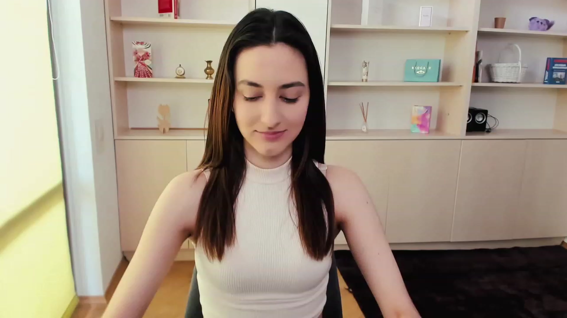 Gallery image thumbnail from RoyalKitten's myfreecams stream on, 05/02/2023, 10:57 image 7 of 20
