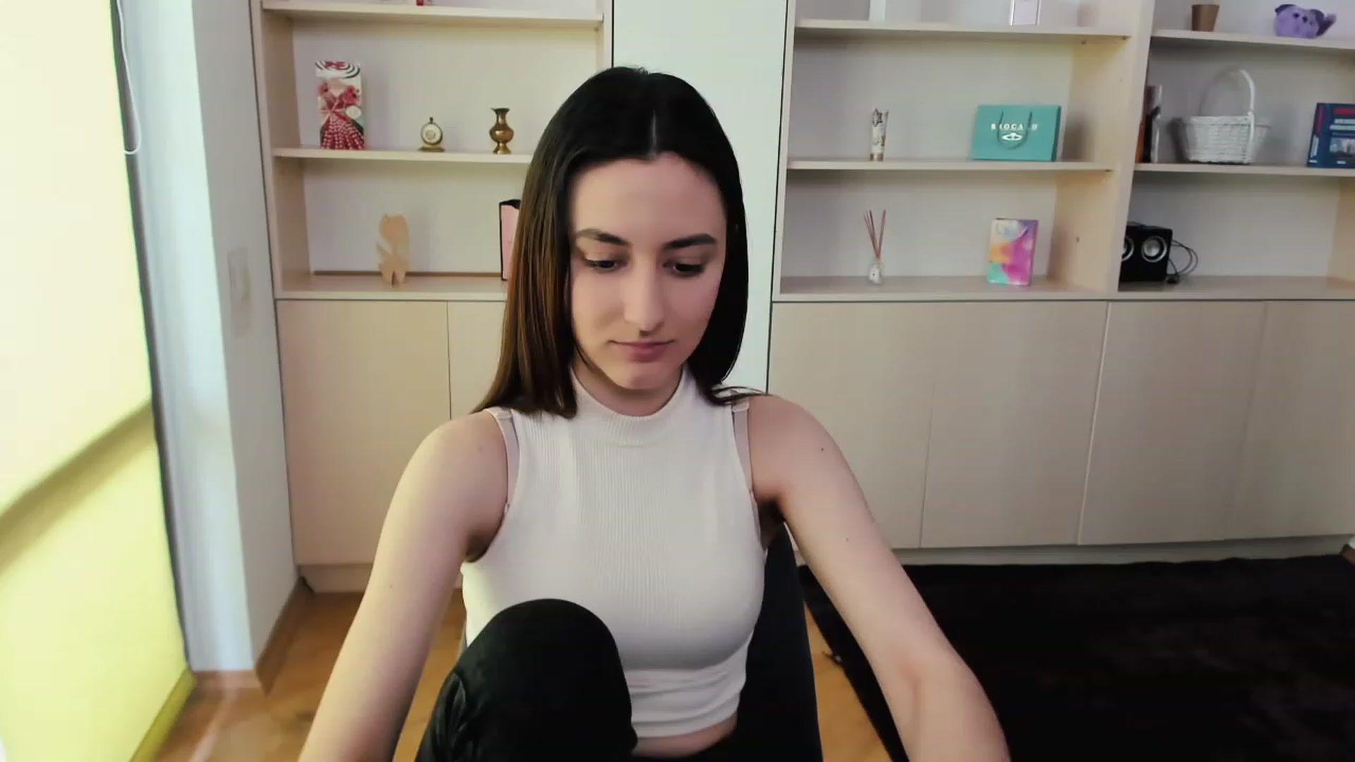 Gallery image thumbnail from RoyalKitten's myfreecams stream on, 05/02/2023, 11:18 image 16 of 20