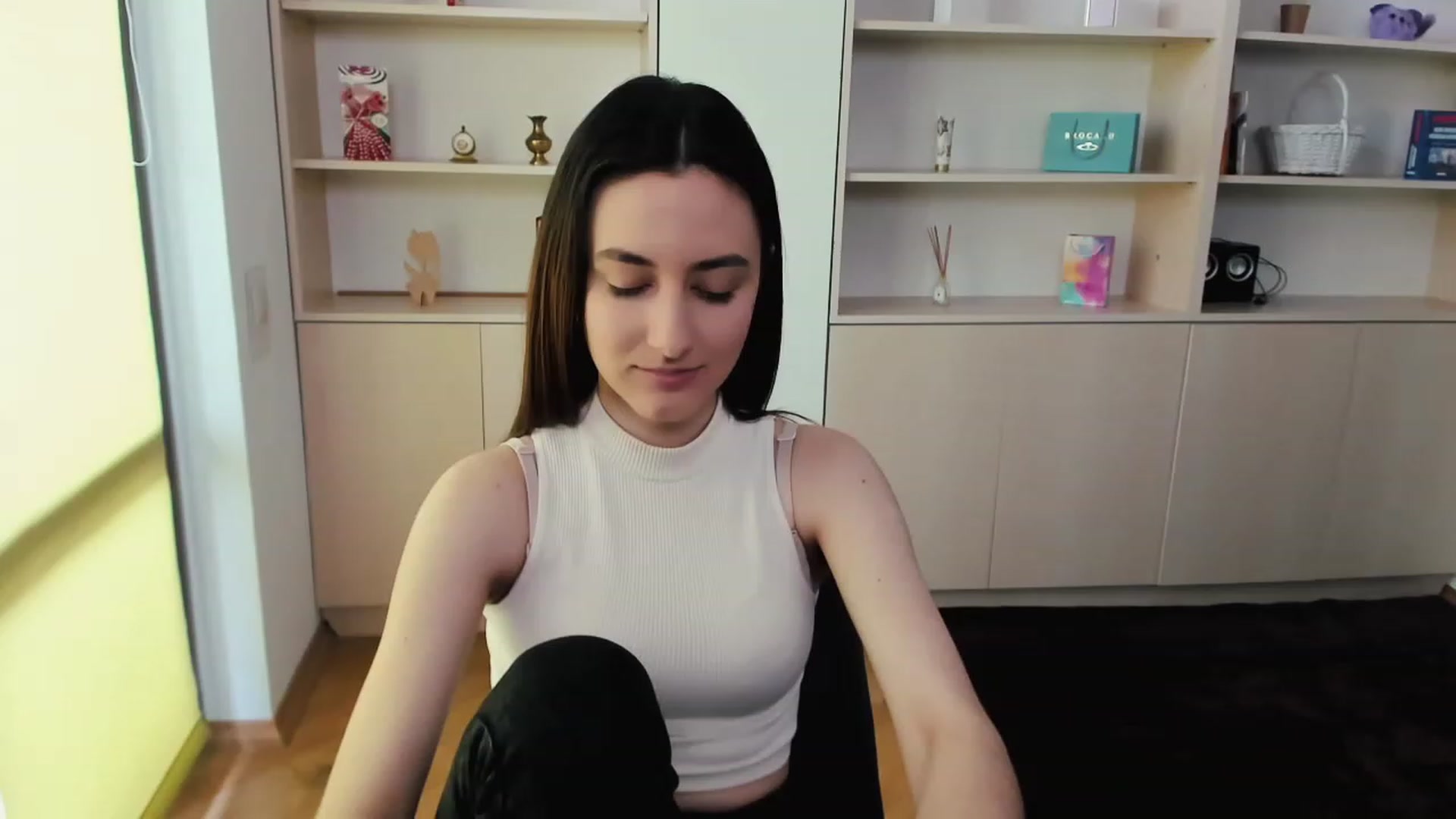 Gallery image thumbnail from RoyalKitten's myfreecams stream on, 05/02/2023, 11:18 image 14 of 20