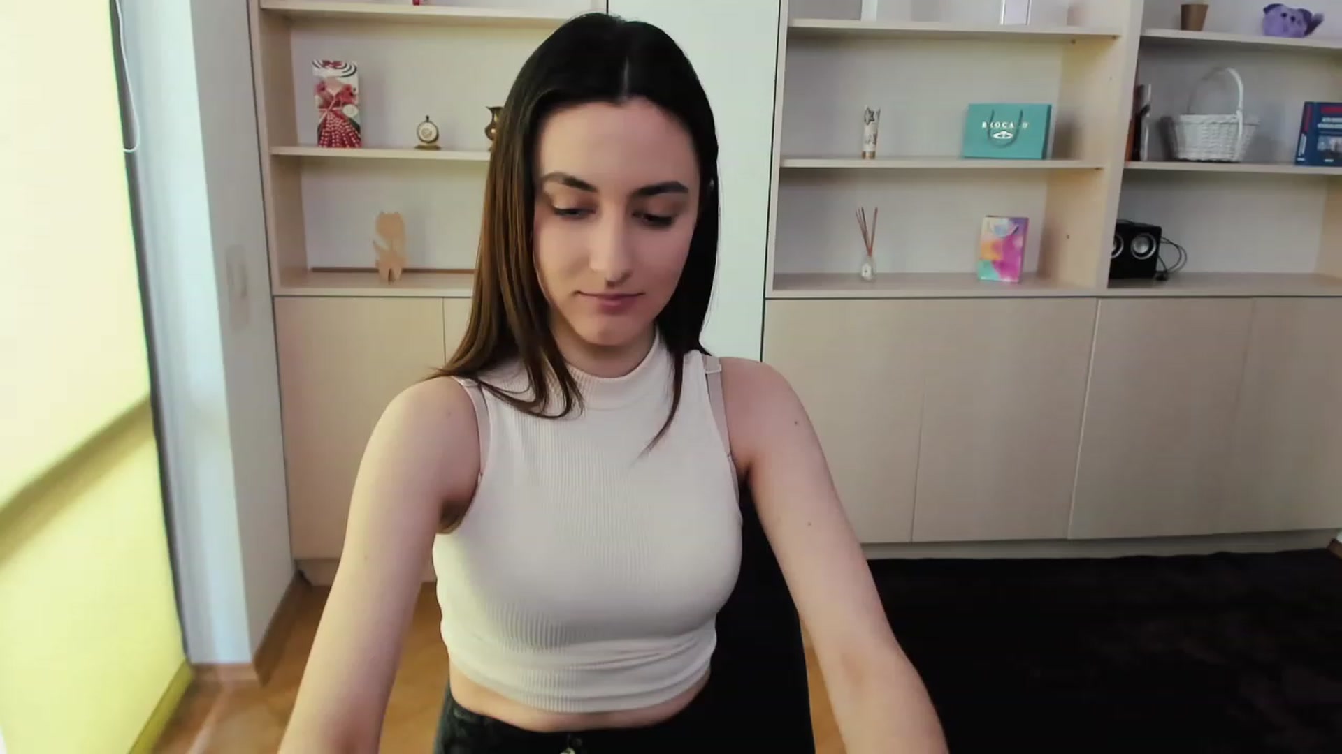 Gallery image thumbnail from RoyalKitten's myfreecams stream on, 05/02/2023, 11:18 image 12 of 20