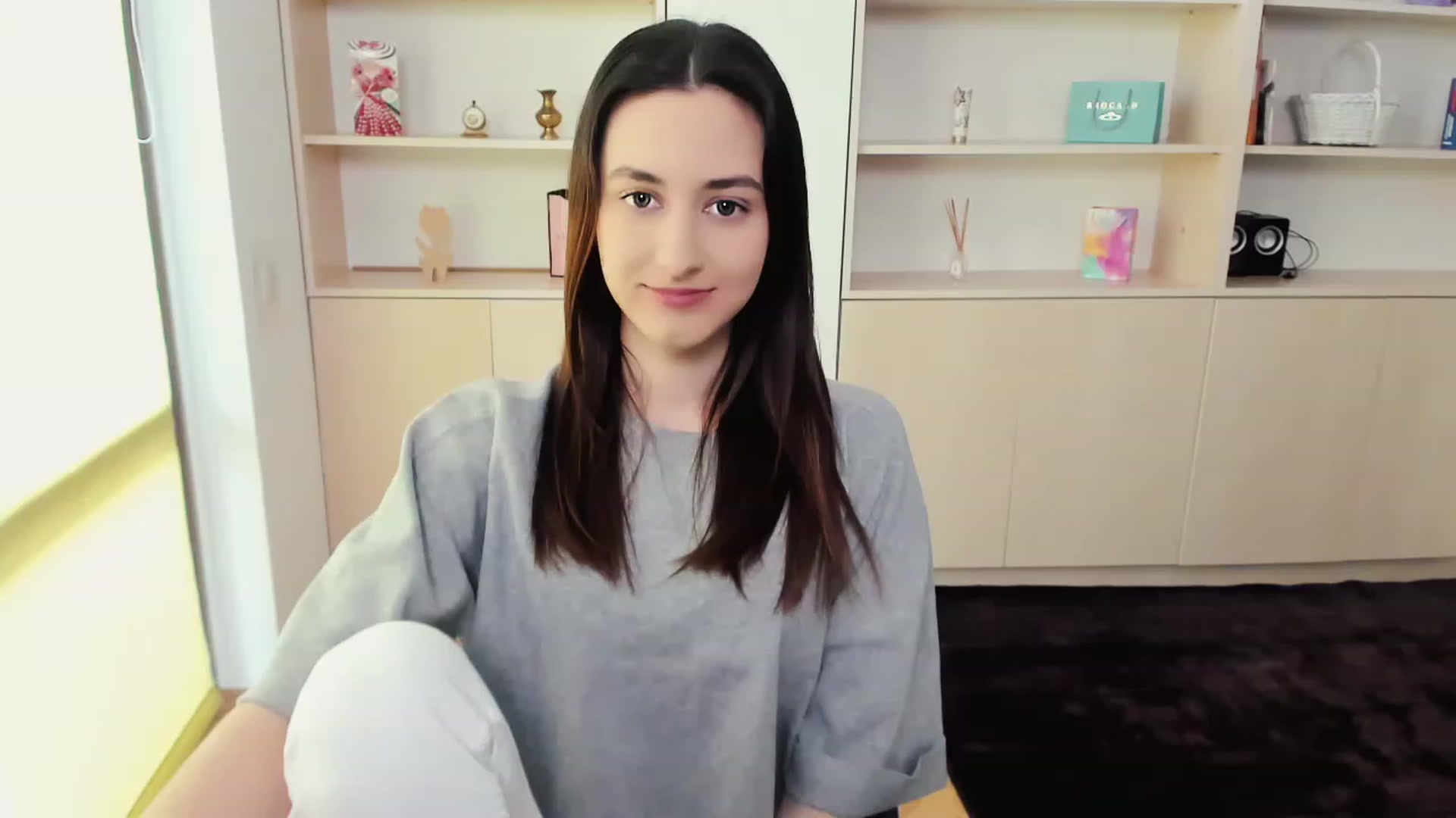 Gallery image thumbnail from RoyalKitten's myfreecams stream on, 05/04/2023, 08:12 image 10 of 20