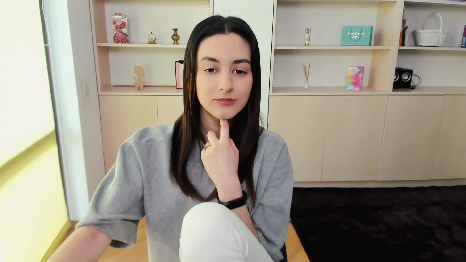 Gallery image thumbnail from RoyalKitten's myfreecams stream on, 05/04/2023, 08:12 image 7 of 20