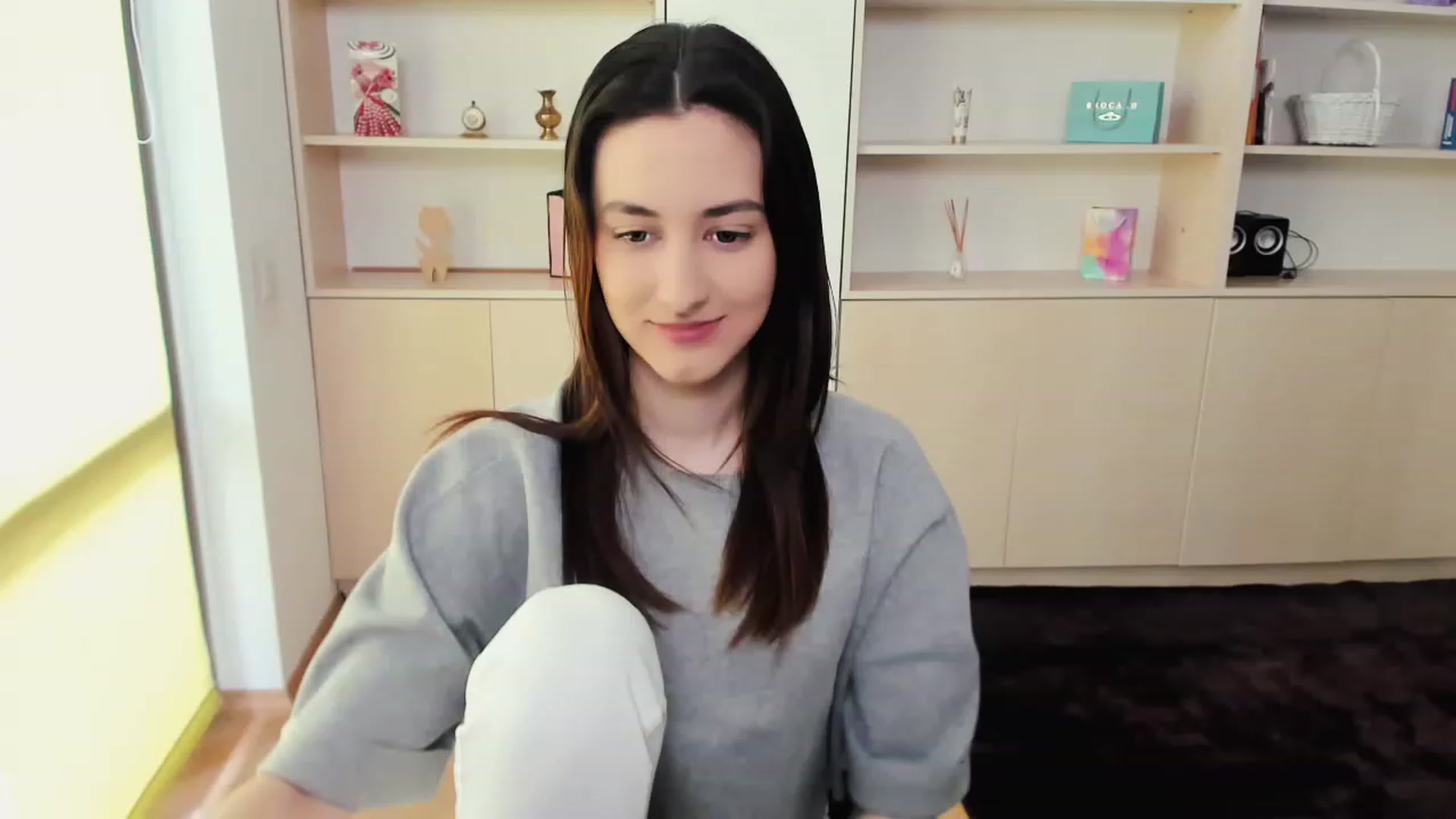 Gallery image thumbnail from RoyalKitten's myfreecams stream on, 05/04/2023, 08:12 image 16 of 20