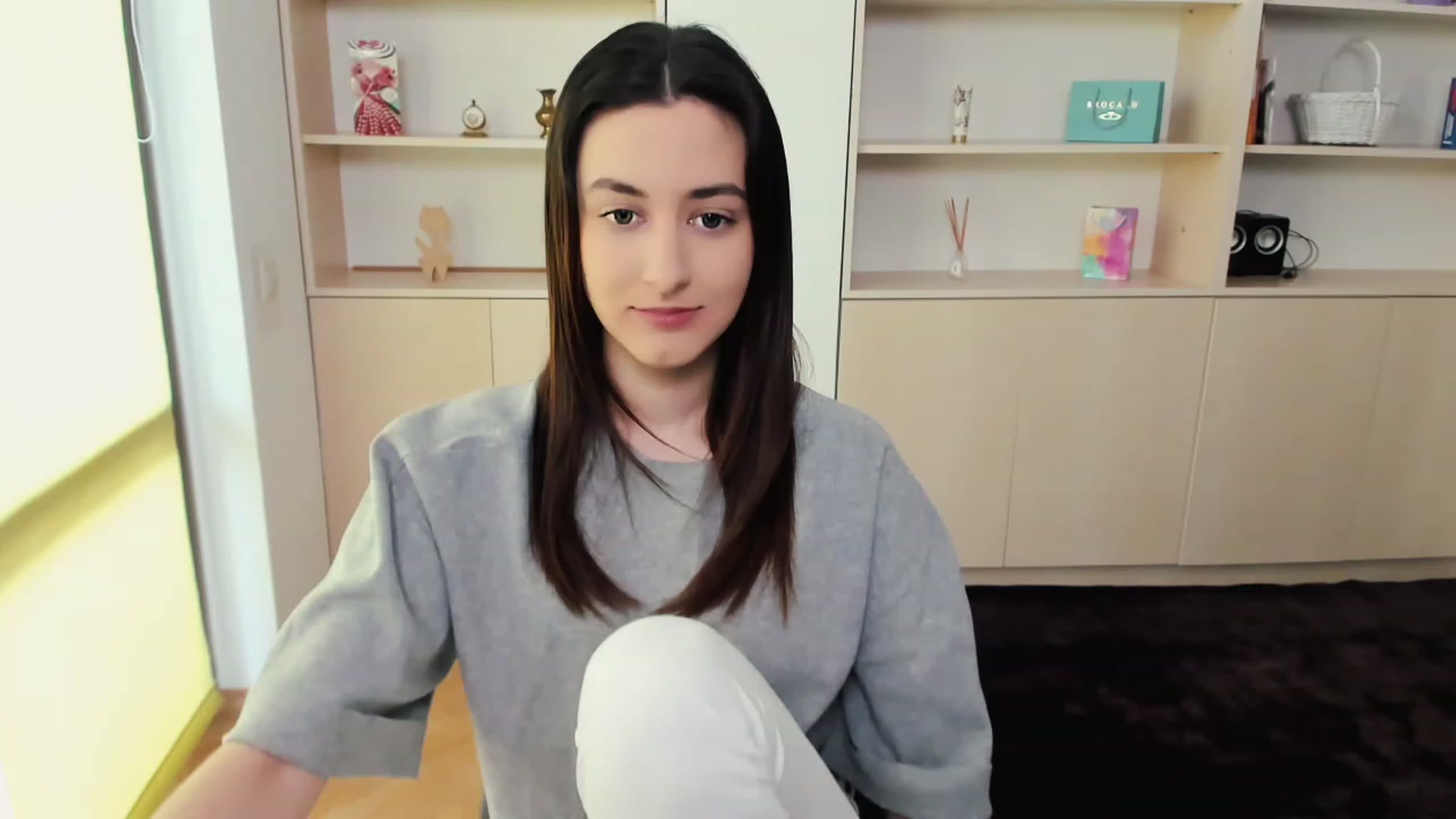 Gallery image thumbnail from RoyalKitten's myfreecams stream on, 05/04/2023, 08:12 image 5 of 20