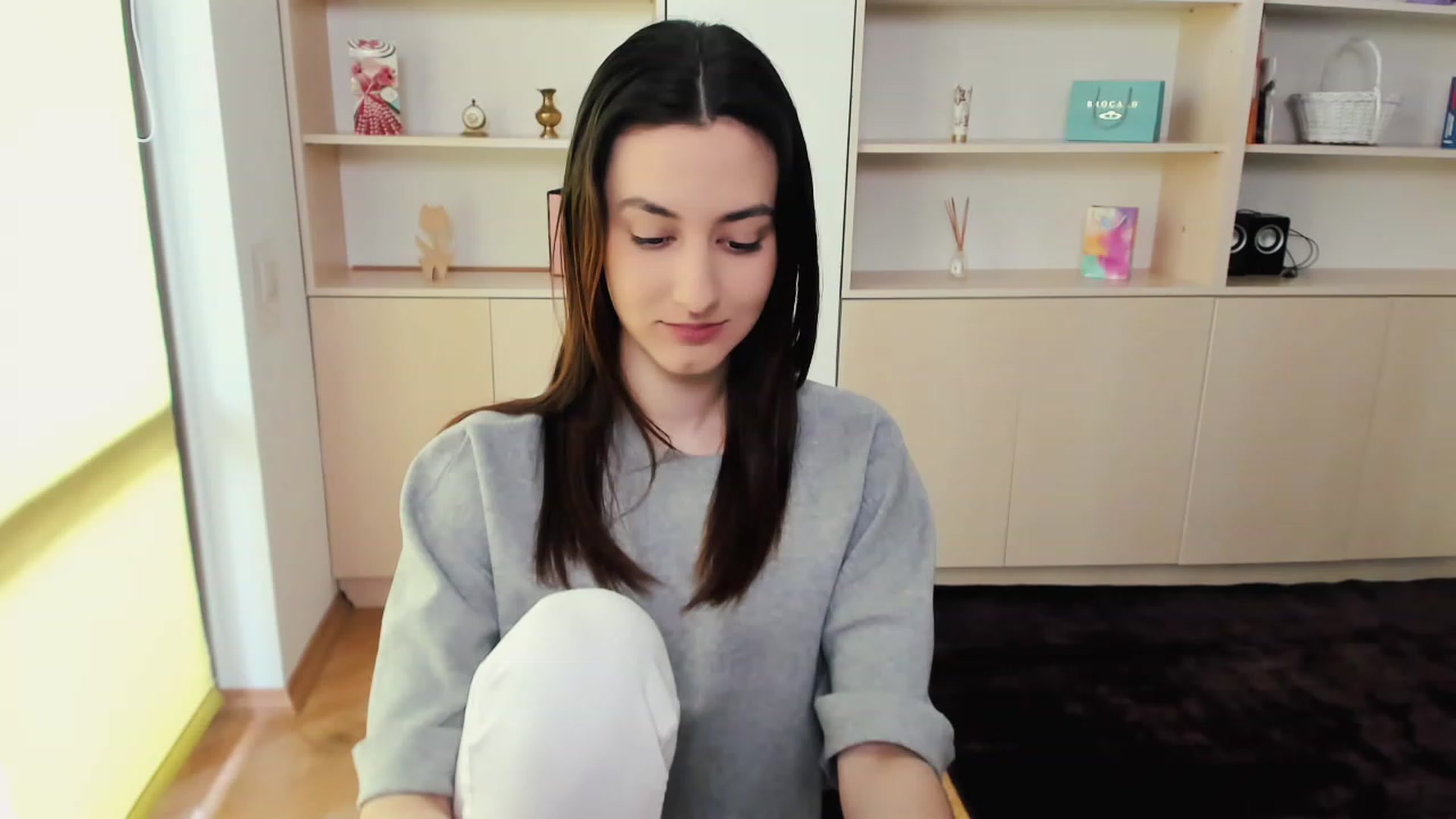 Gallery image thumbnail from RoyalKitten's myfreecams stream on, 05/04/2023, 08:12 image 13 of 20