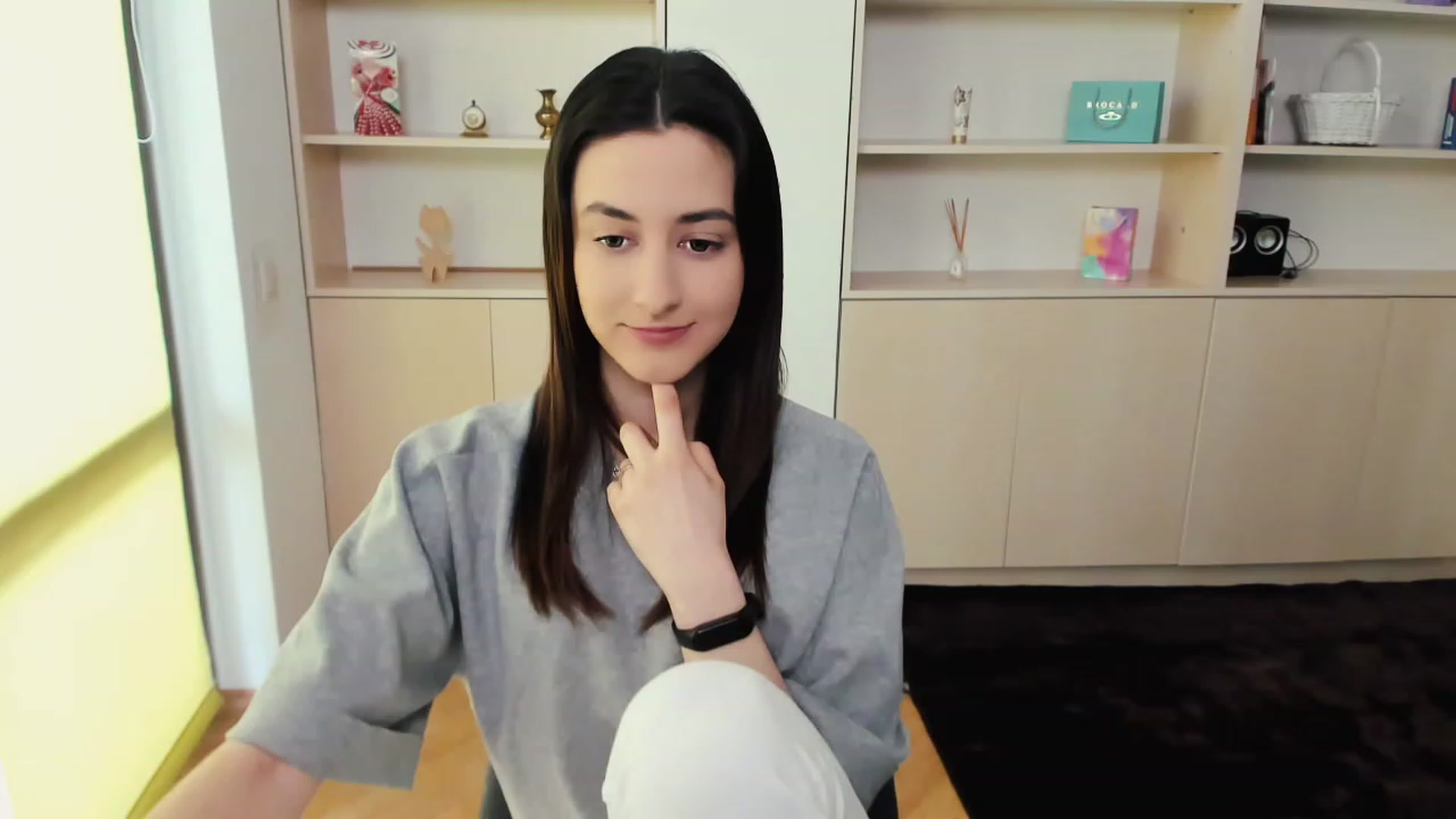 Gallery image thumbnail from RoyalKitten's myfreecams stream on, 05/04/2023, 08:12 image 4 of 20