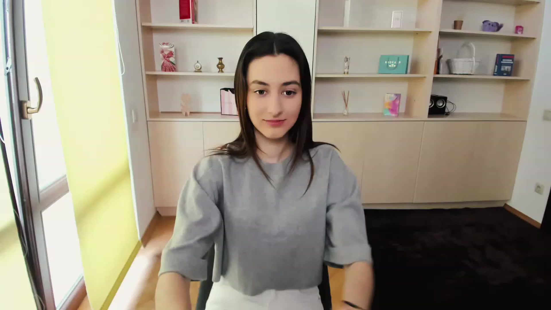 Gallery image thumbnail from RoyalKitten's myfreecams stream on, 05/04/2023, 08:45 image 12 of 20