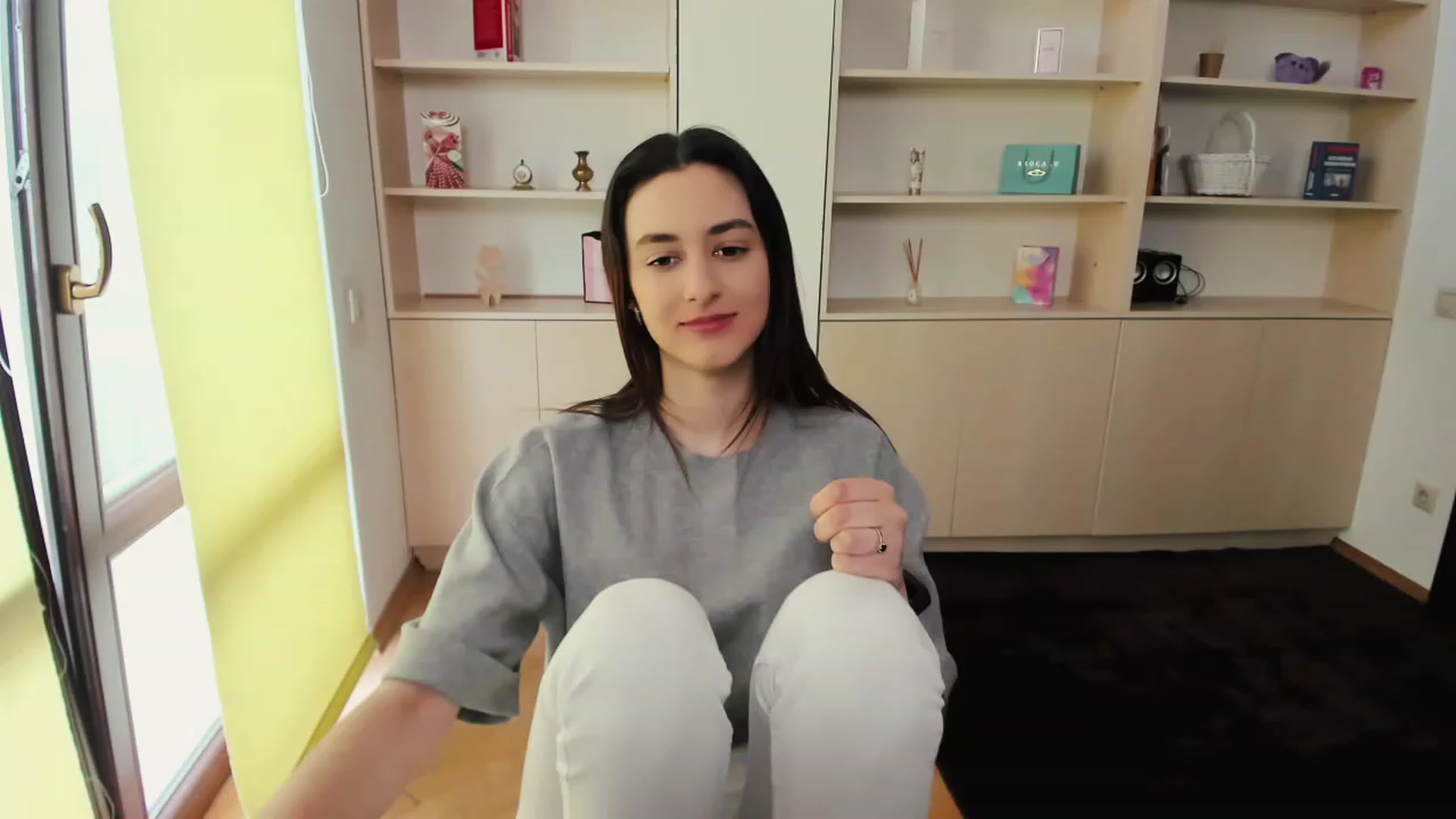 Gallery image thumbnail from RoyalKitten's myfreecams stream on, 05/04/2023, 08:45 image 6 of 20