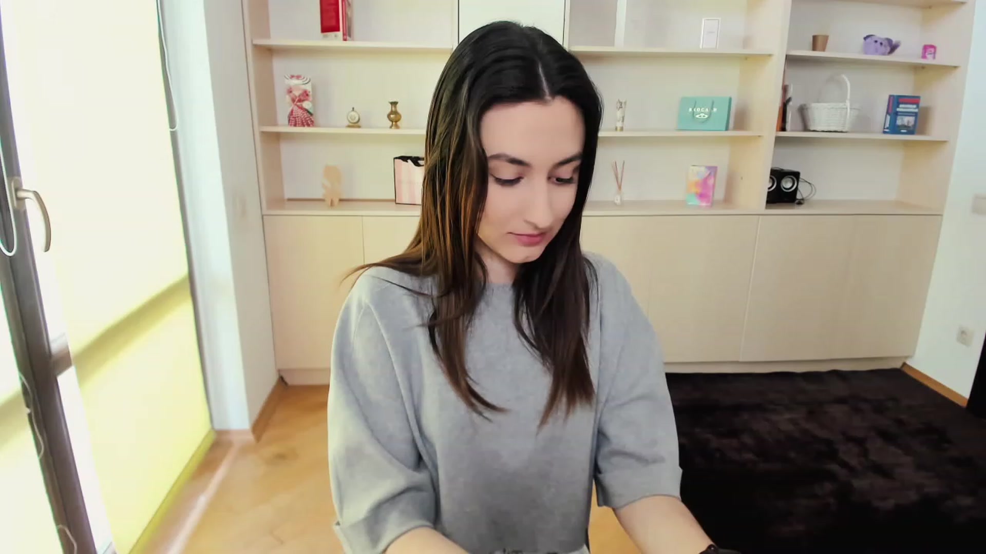 Gallery image thumbnail from RoyalKitten's myfreecams stream on, 05/04/2023, 09:31 image 4 of 20