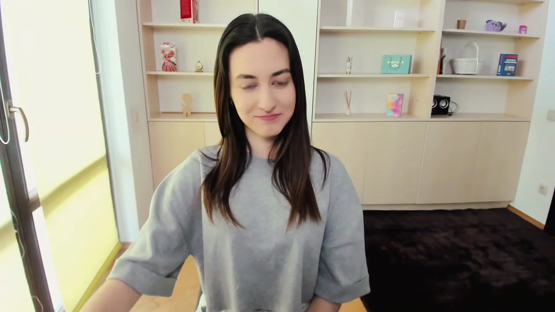 Gallery image thumbnail from RoyalKitten's myfreecams stream on, 05/04/2023, 09:31 image 6 of 20