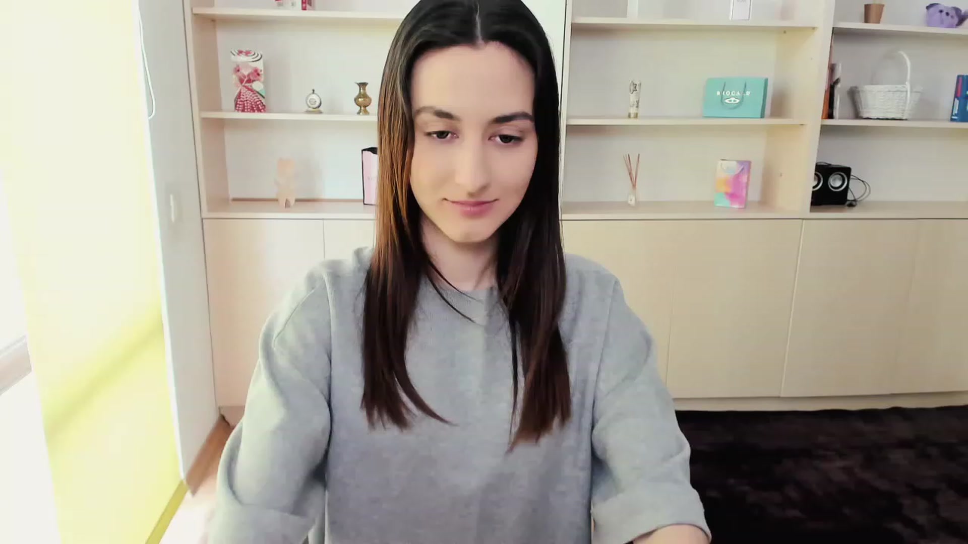 Gallery image thumbnail from RoyalKitten's myfreecams stream on, 05/04/2023, 11:59 image 15 of 20