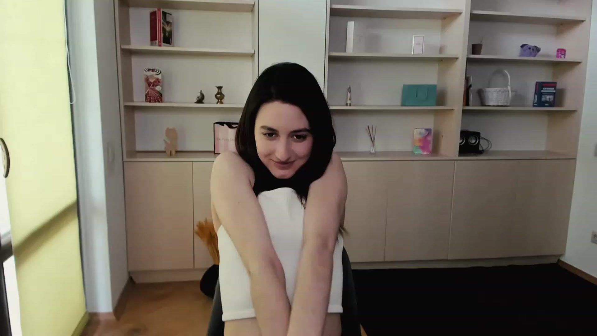 Gallery image thumbnail from RoyalKitten's myfreecams stream on, 05/08/2023, 11:44 image 18 of 20